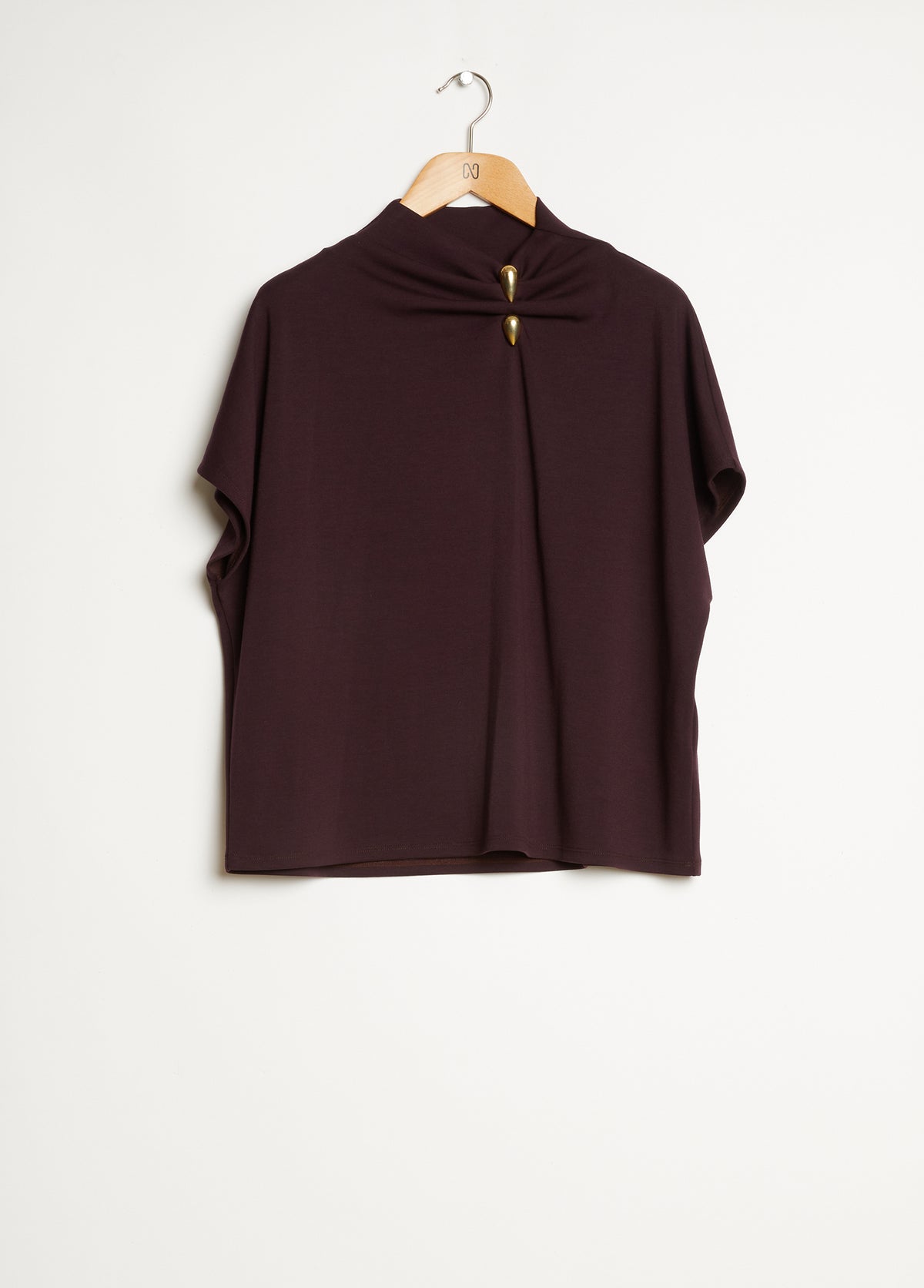 WOMEN'S T-SHIRT WITH COLLAR ACCESSORY DETAIL