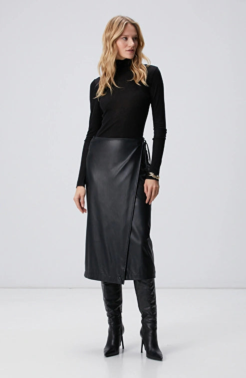 WOMEN'S Black Wool Blend Sweater