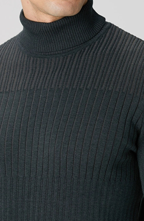 MEN'S Anthracite Turtleneck Knit Sweater