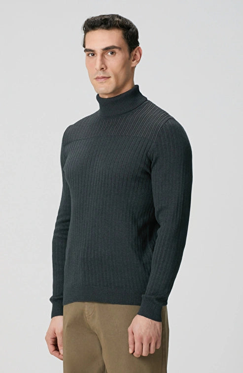 MEN'S Anthracite Turtleneck Knit Sweater