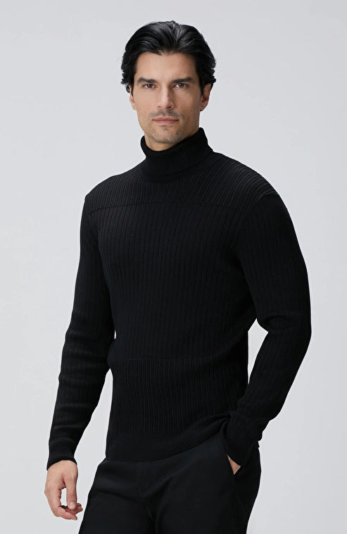 MEN'S Black Turtleneck Knit Sweater