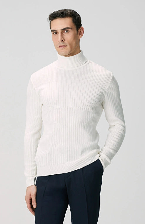 MEN'S Off-White Turtleneck Knit Sweater