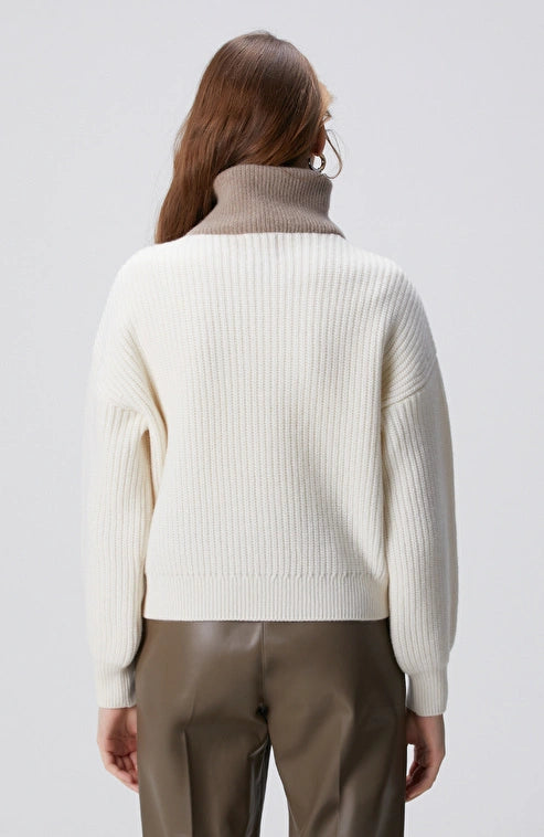 WOMEN'S Limited Off White Wool Sweater