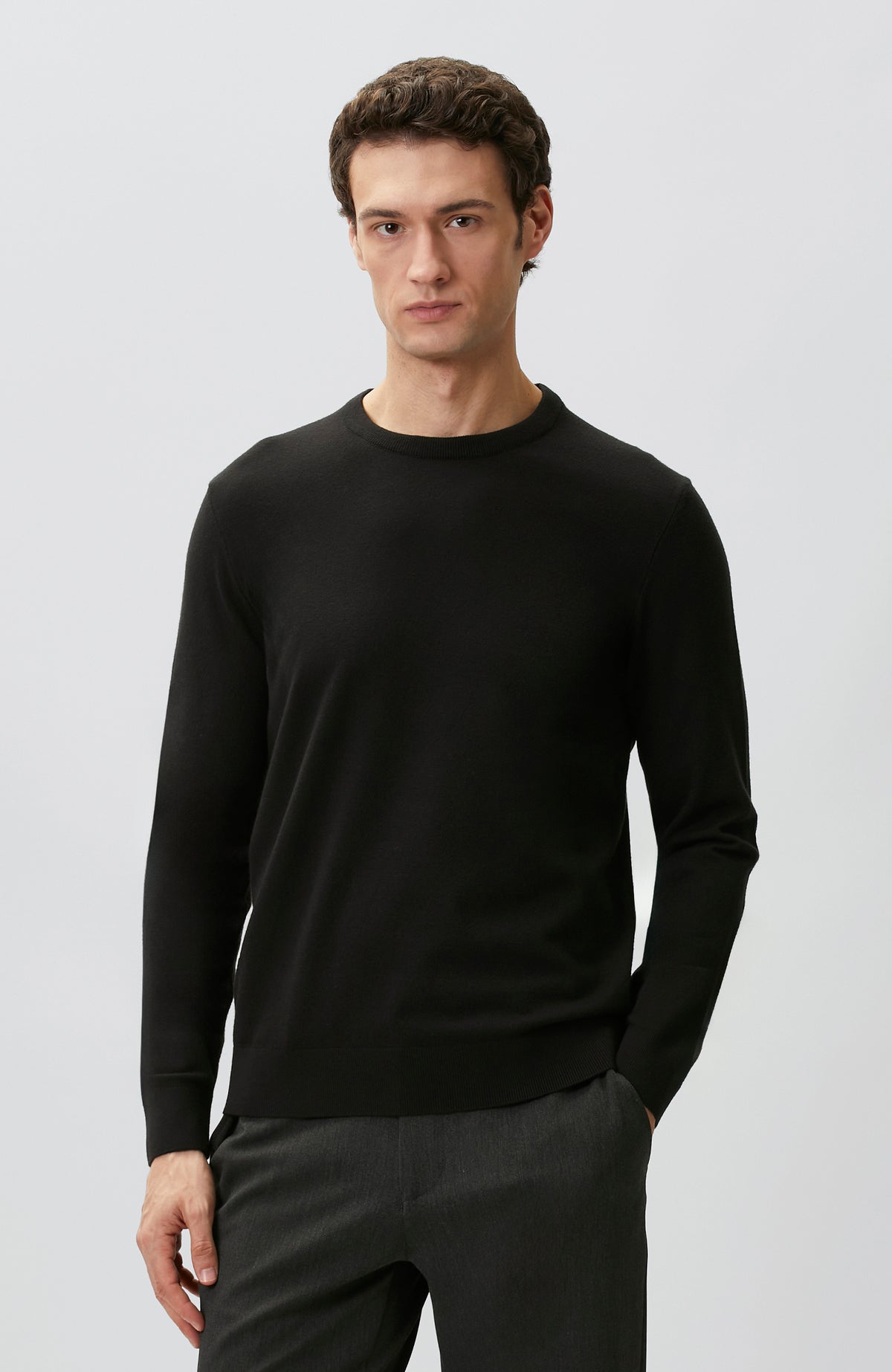 MEN'S Black Basic Knit Sweater