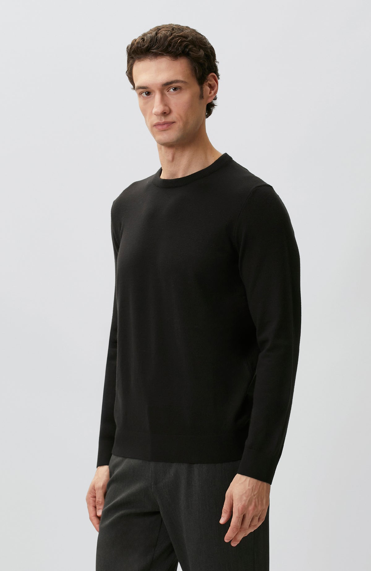 MEN'S Black Basic Knit Sweater