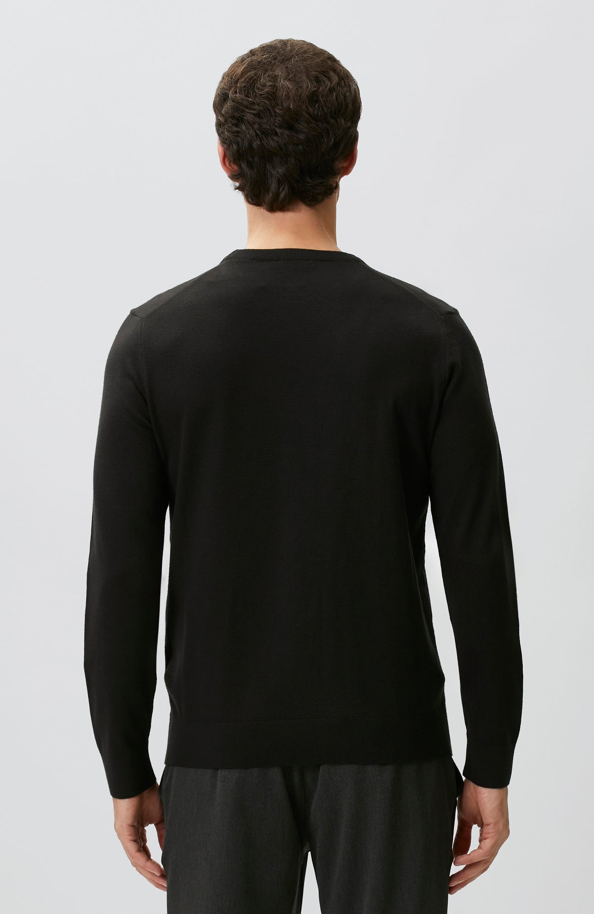 MEN'S Black Basic Knit Sweater