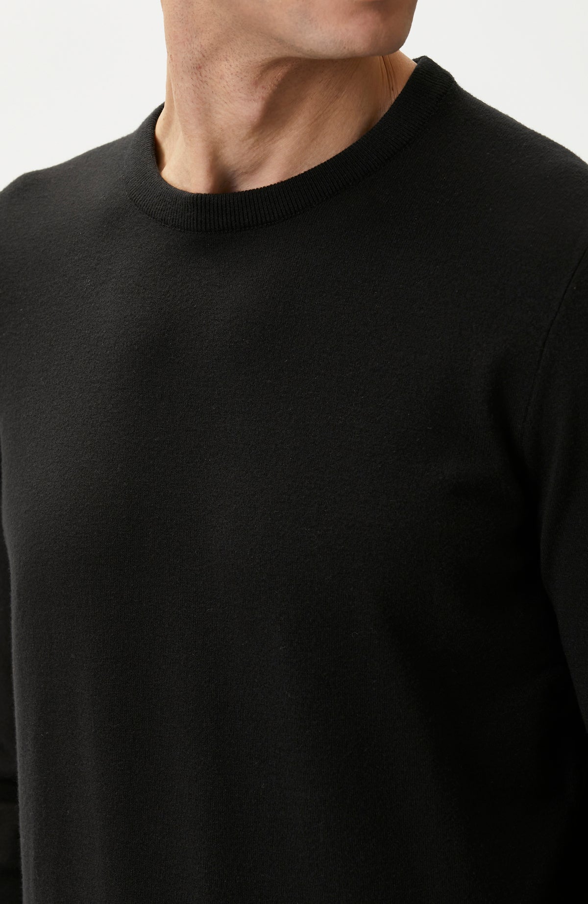 MEN'S Black Basic Knit Sweater