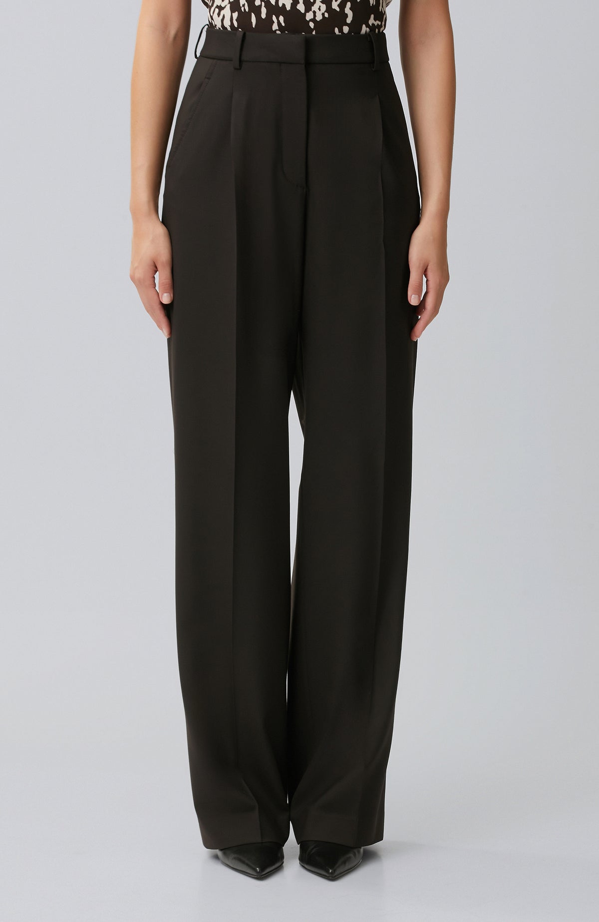 WOMEN'S Bitter Brown Pleated Pants