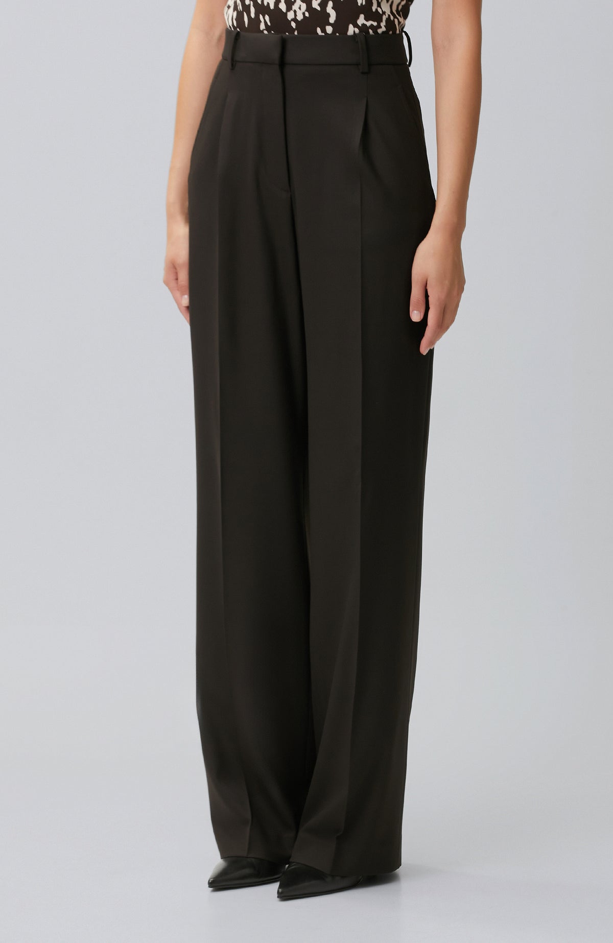 WOMEN'S Bitter Brown Pleated Pants