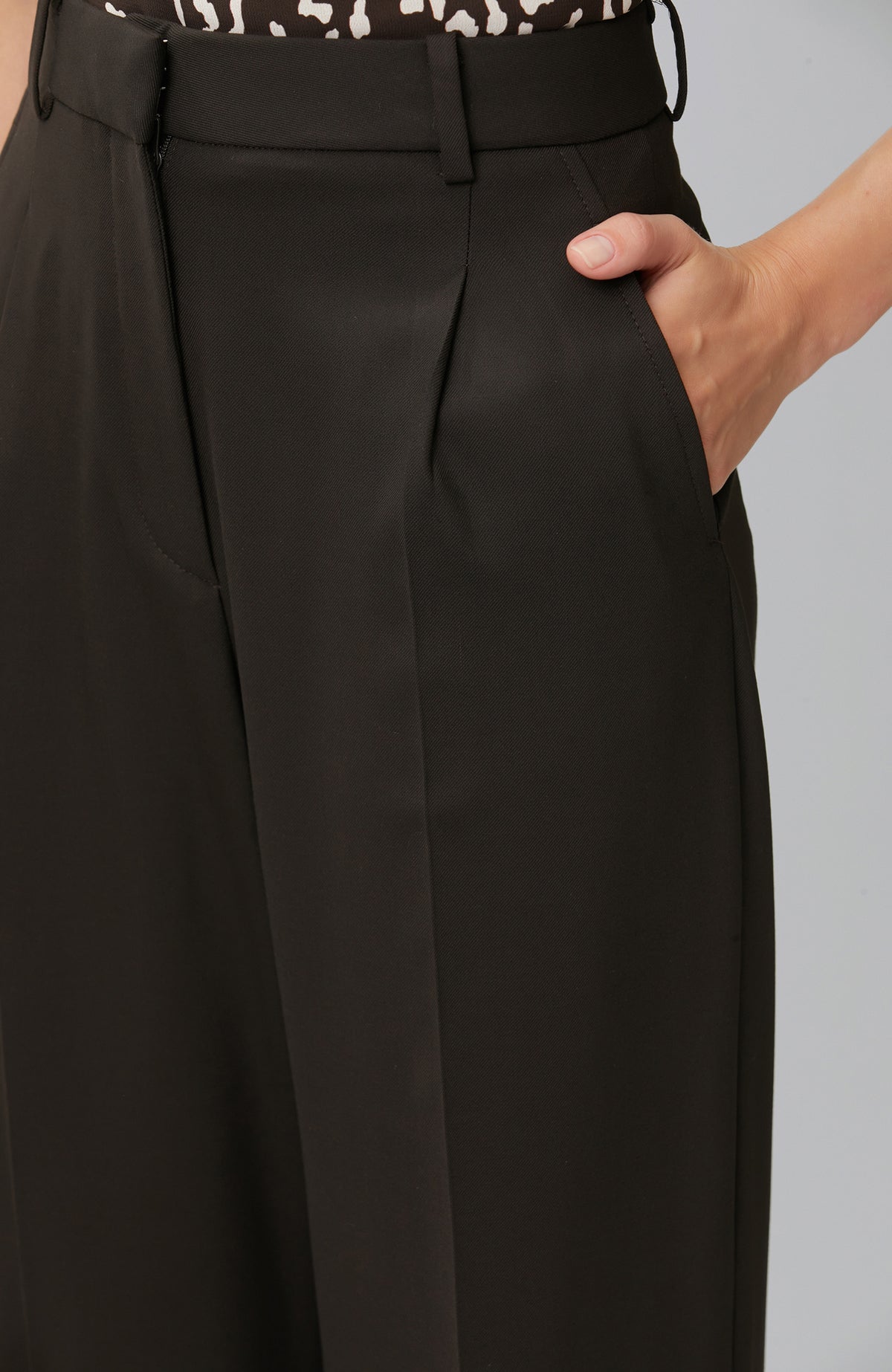 WOMEN'S Bitter Brown Pleated Pants