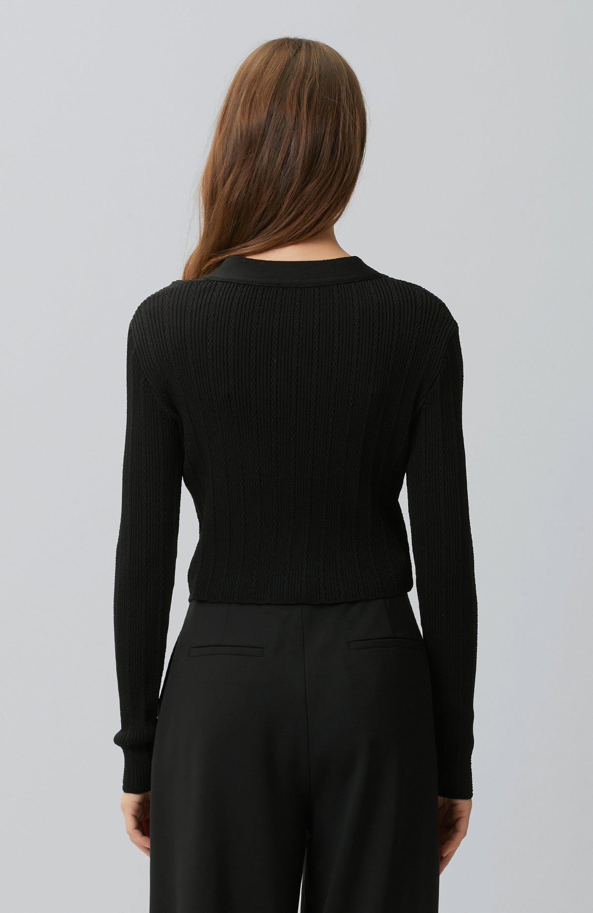 WOMEN'S Black Crop Form Cardigan