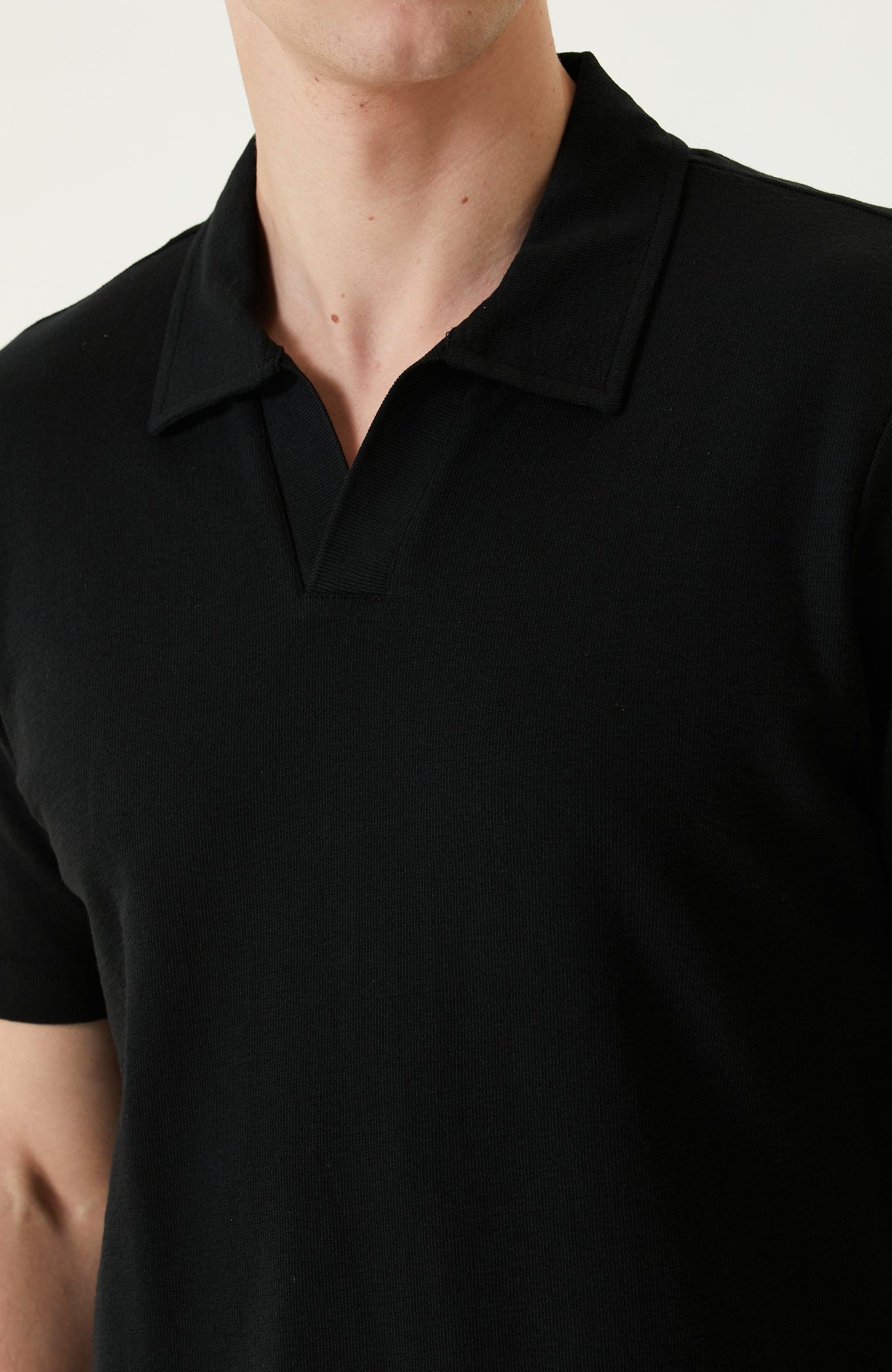 MEN'S BLACK POLO T-SHIRT