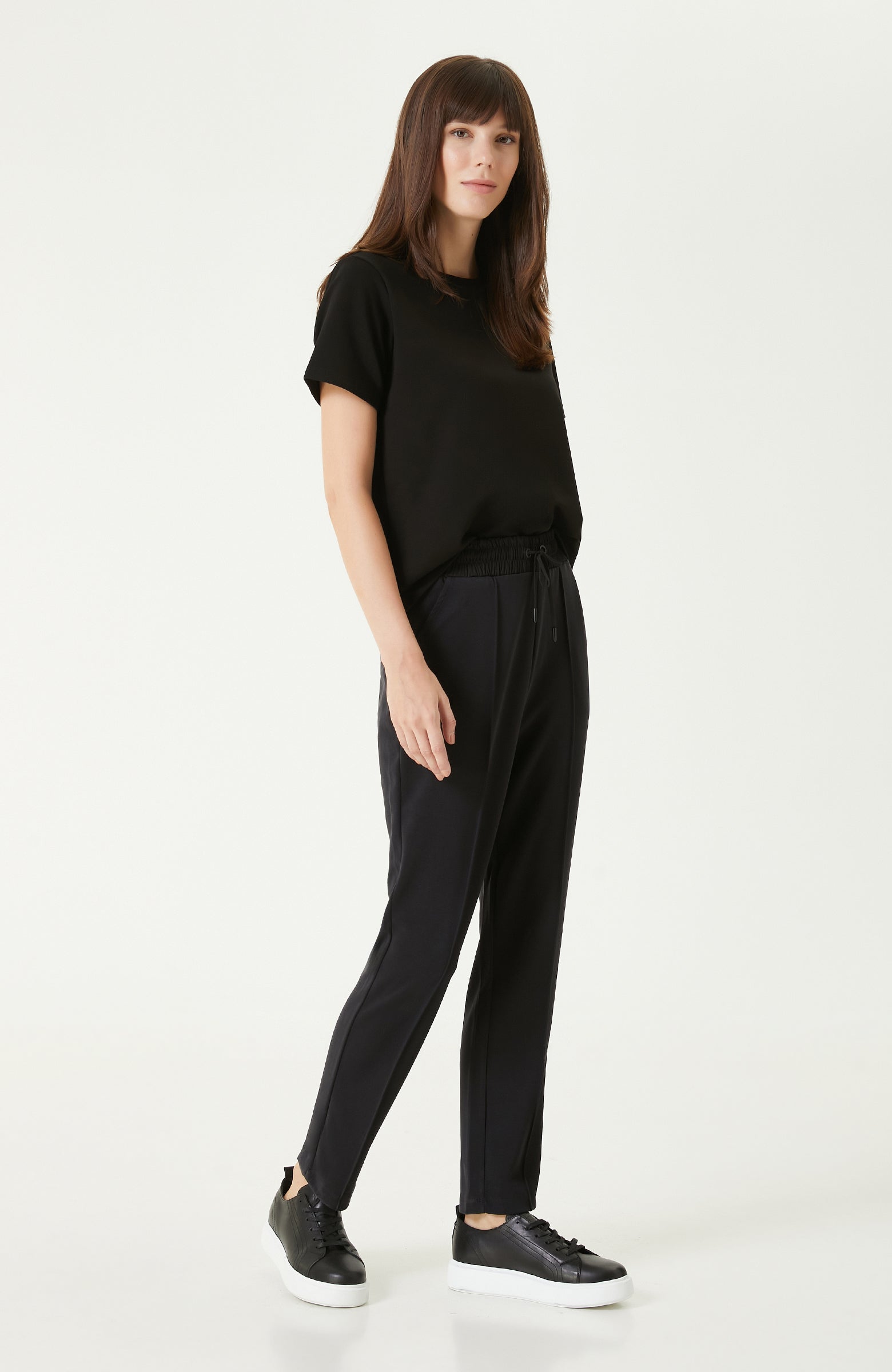 WOMEN'S Black Basic T-shirt