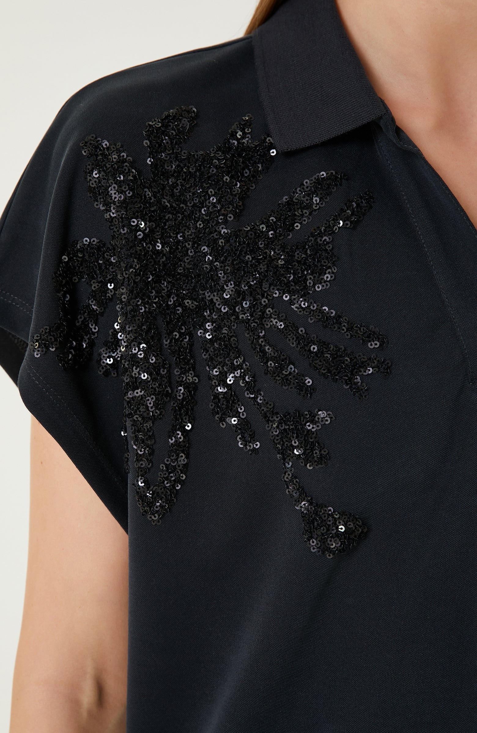 WOMEN'S Black T-shirt