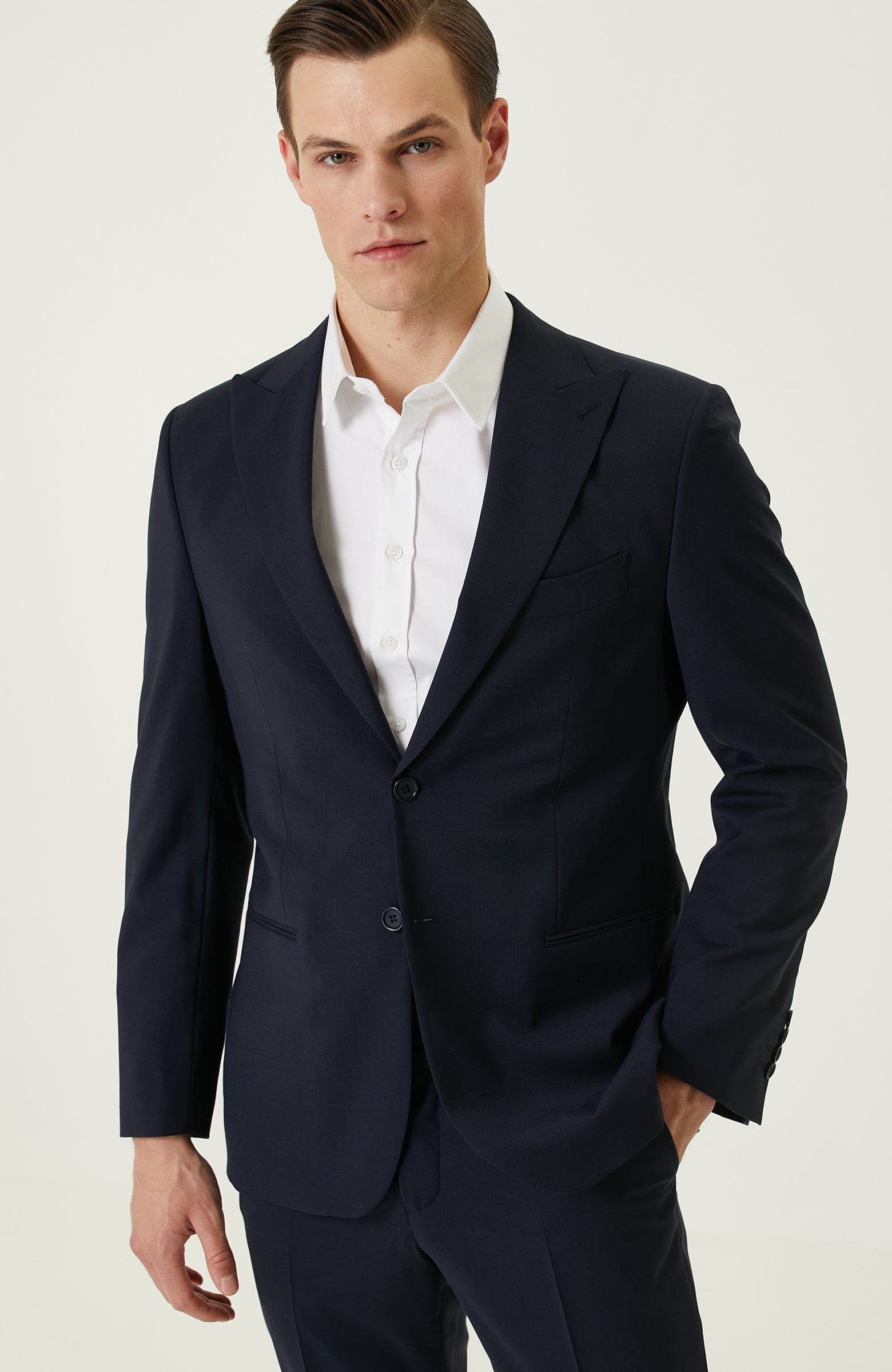 MEN'S SUIT