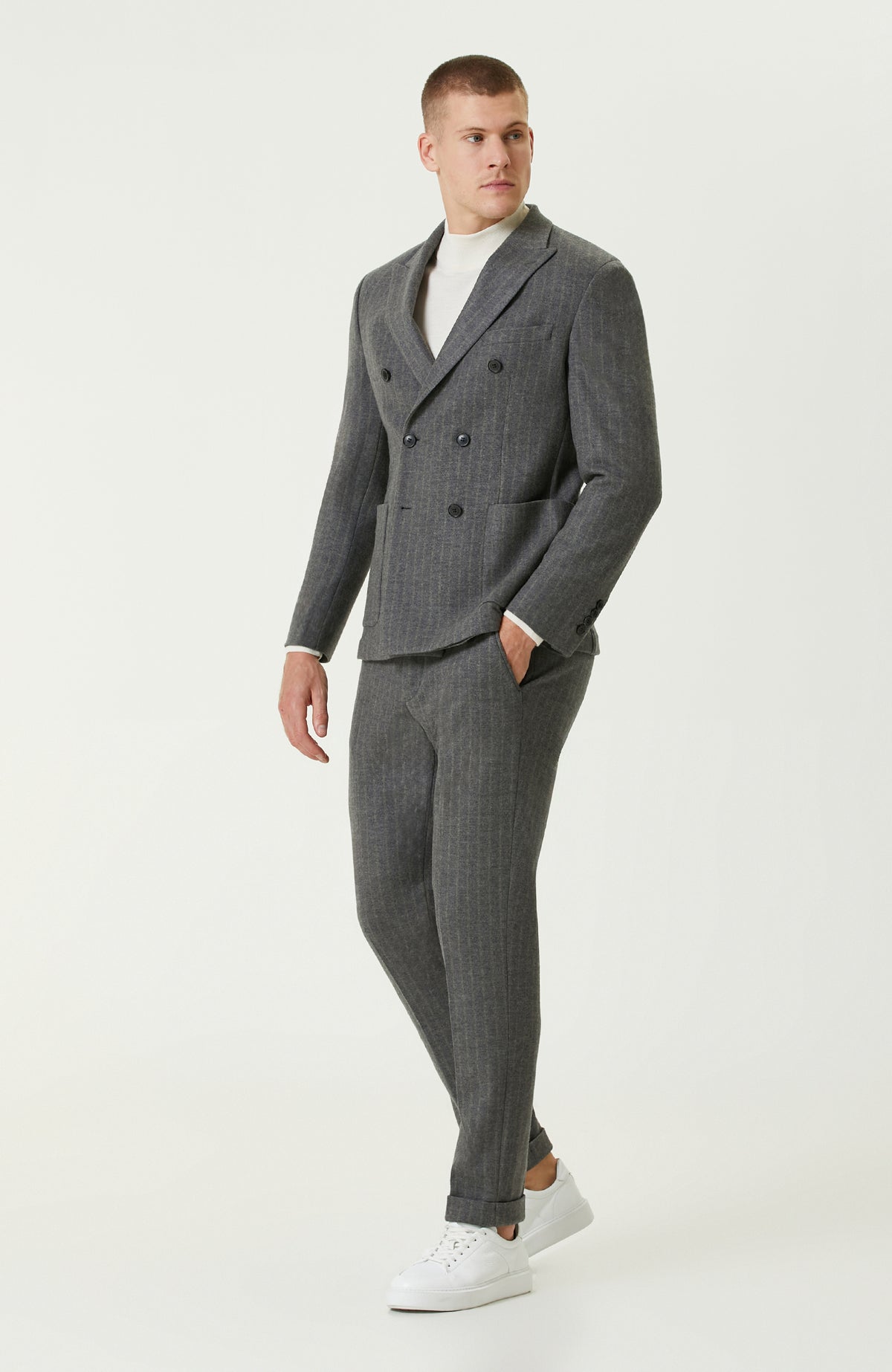 MEN'S SUIT