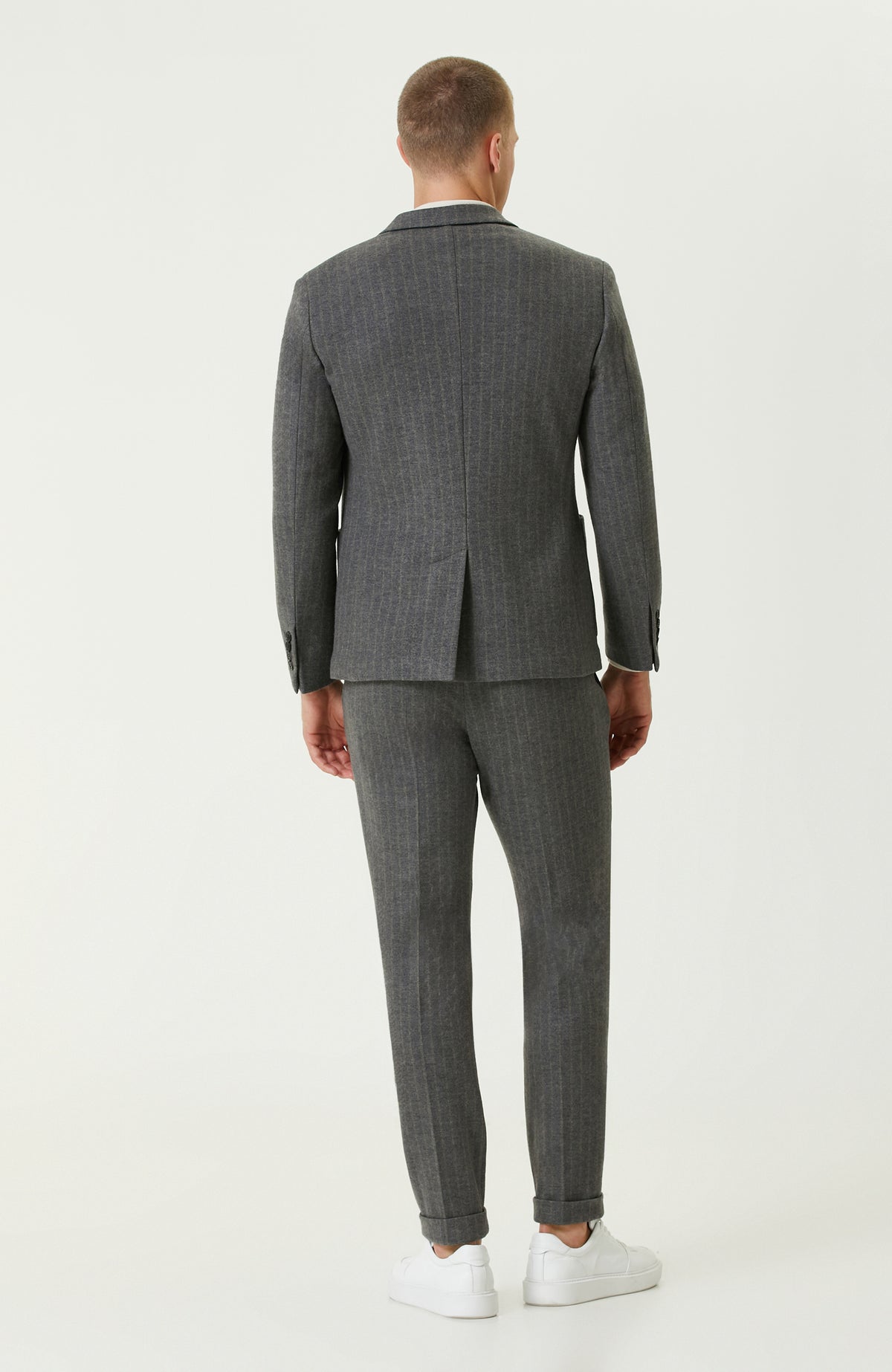 MEN'S SUIT