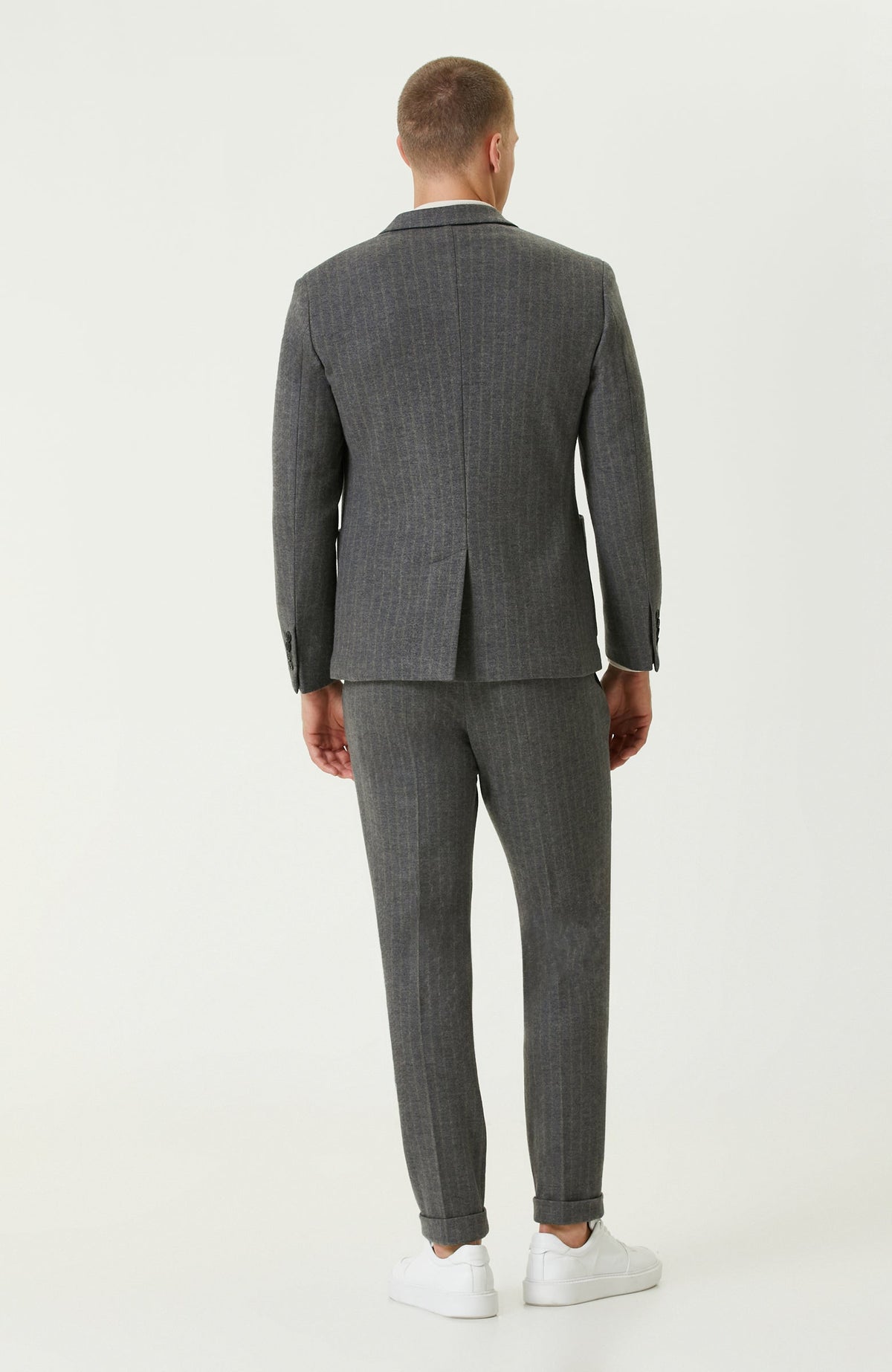 MEN'S SUIT