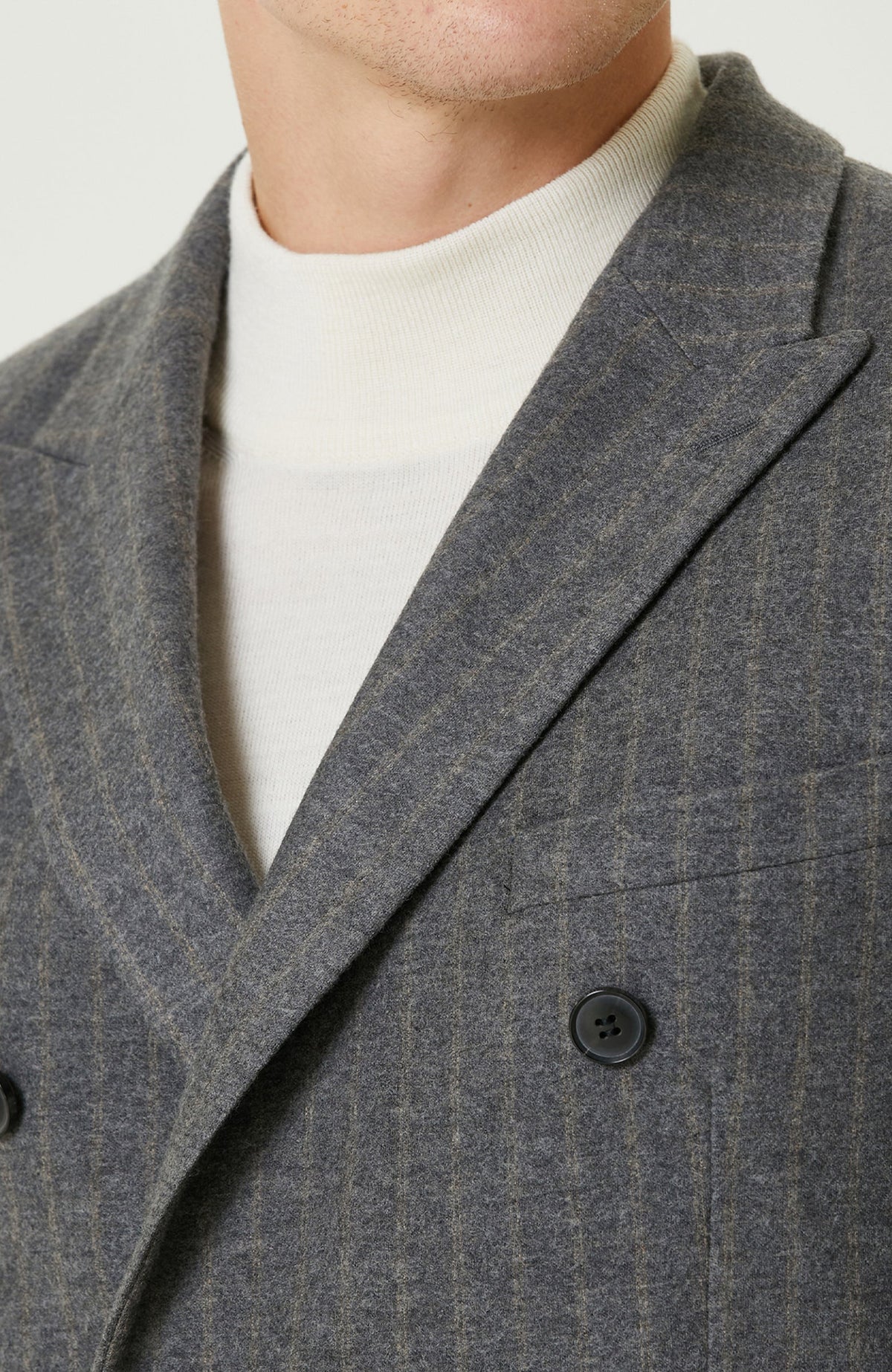 MEN'S SUIT