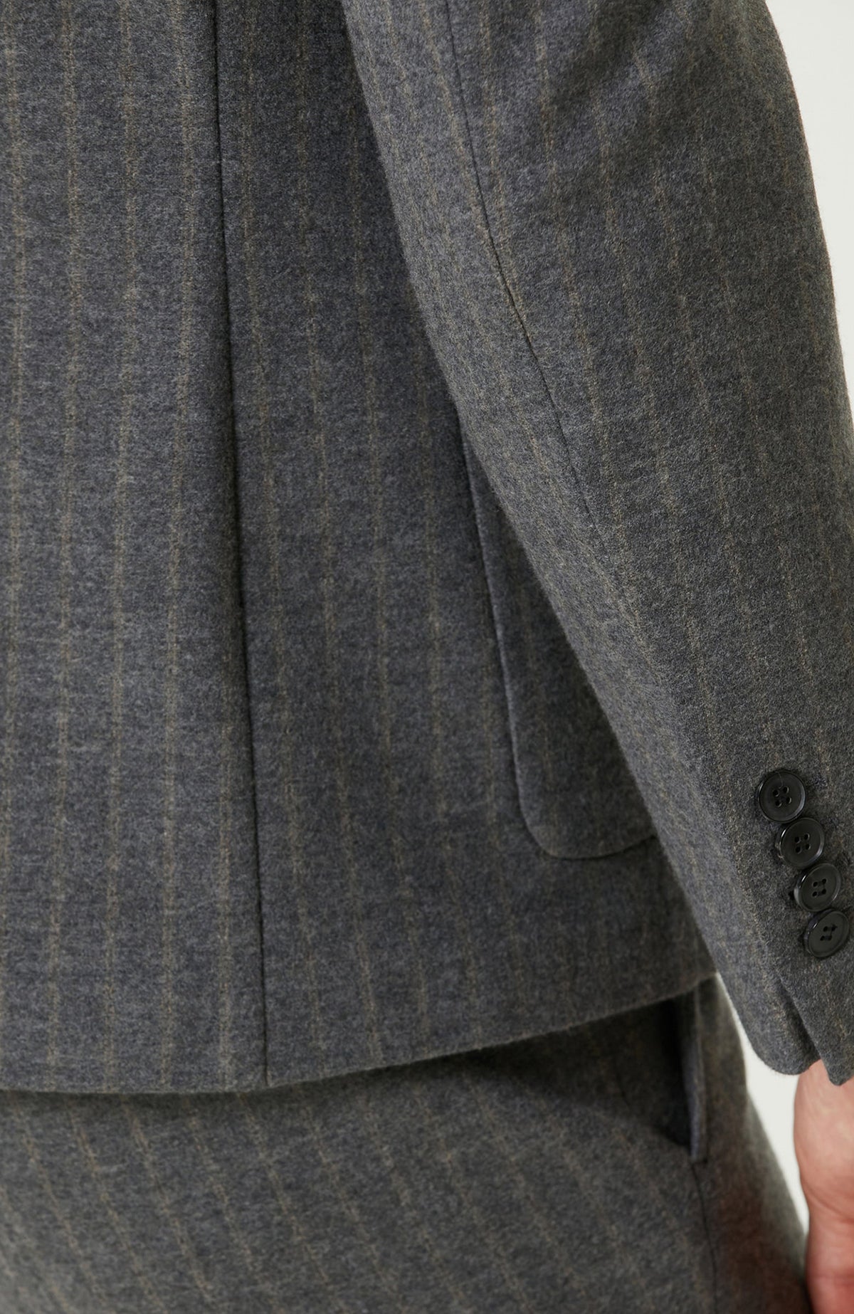 MEN'S SUIT