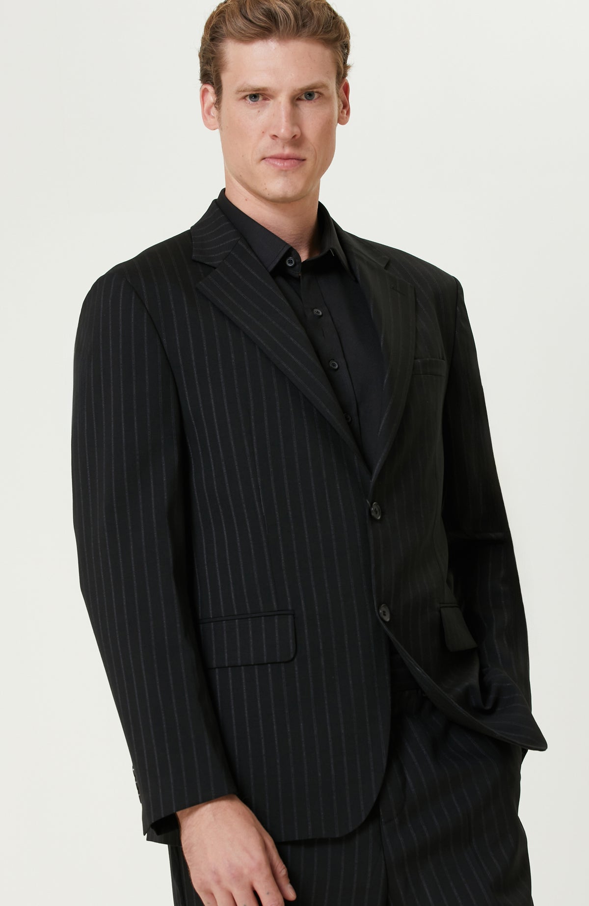 MEN'S SUIT