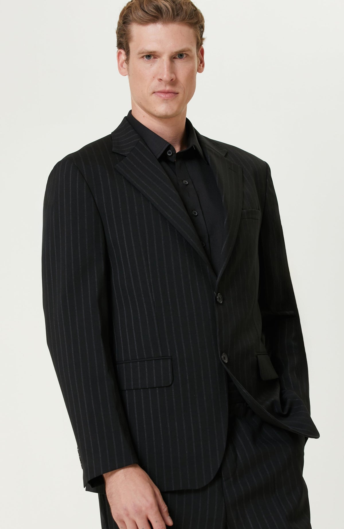 MEN'S SUIT