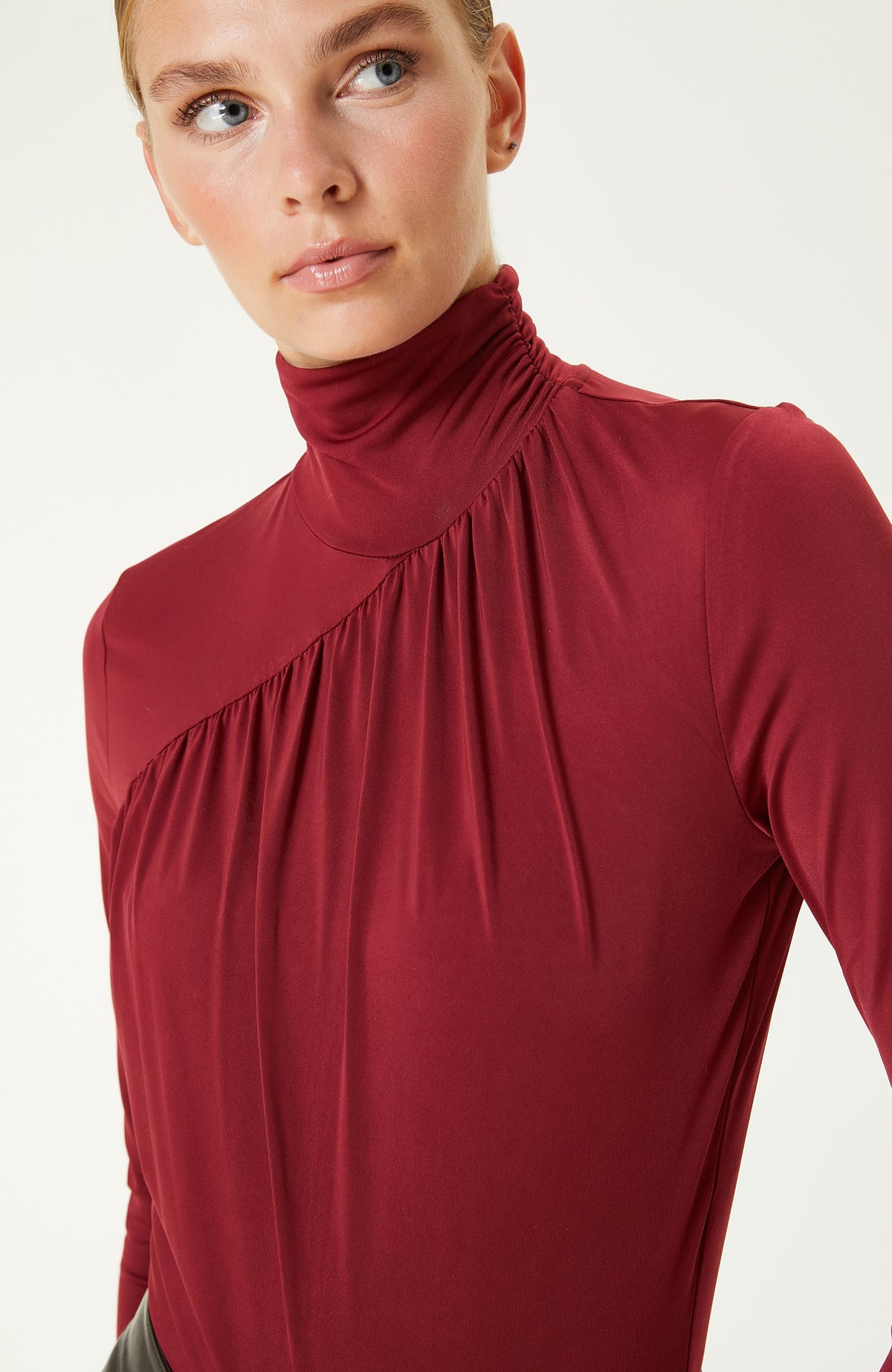WOMEN'S BLOUSE
