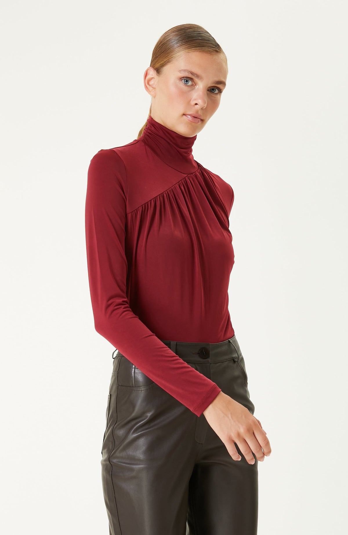 WOMEN'S BLOUSE