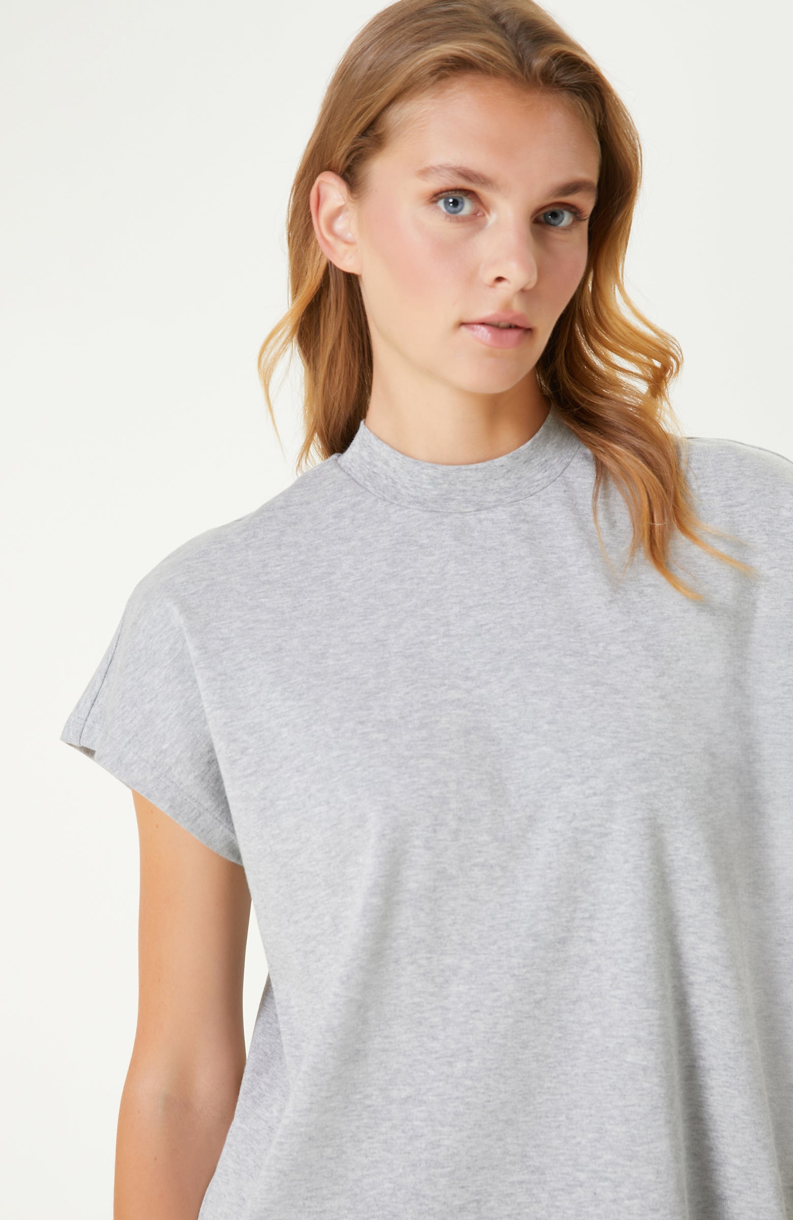WOMEN'S TSHIRT