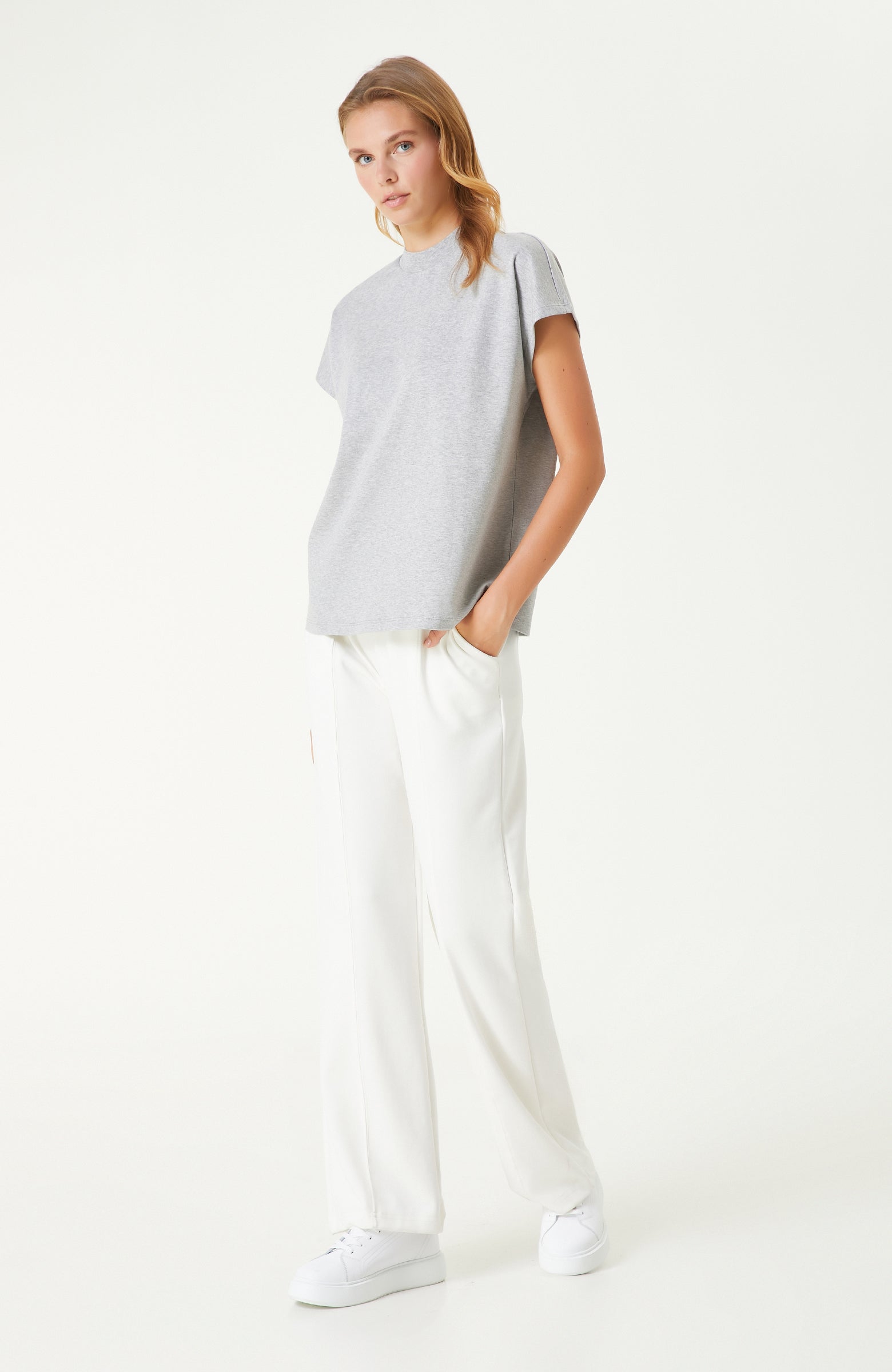 WOMEN'S TSHIRT