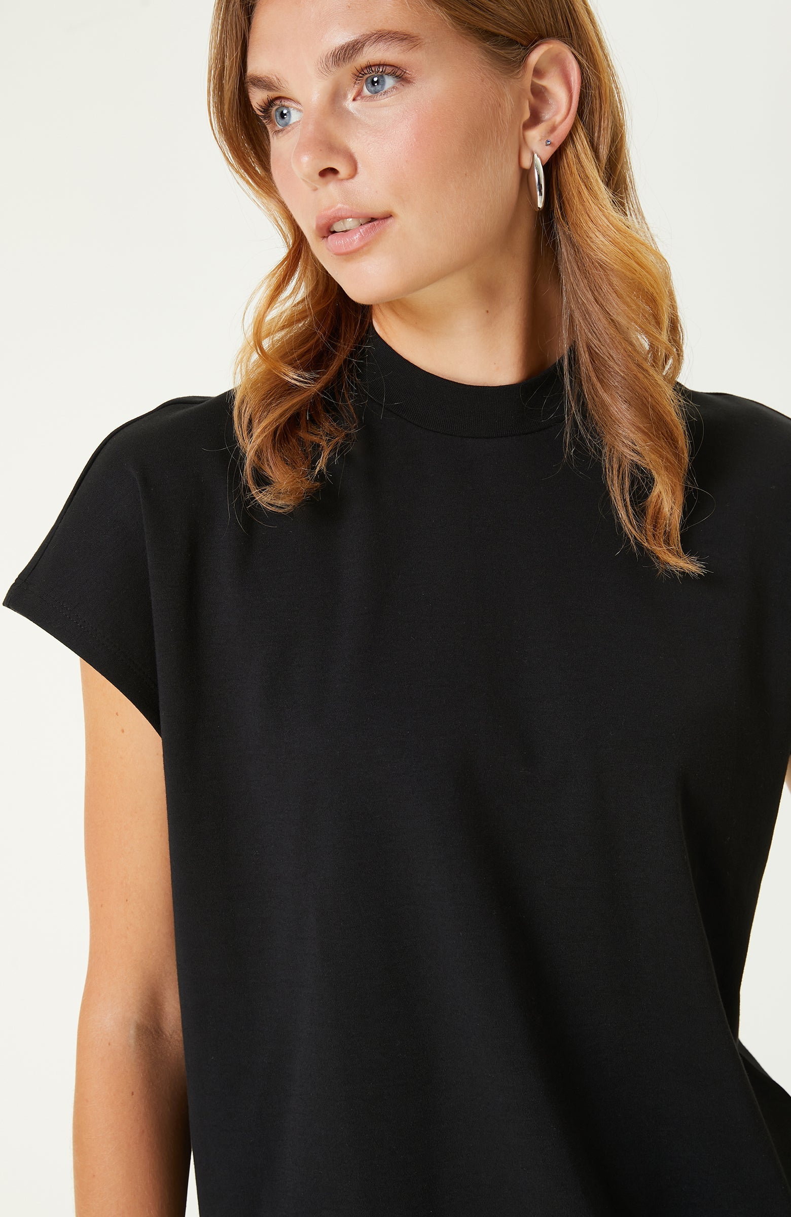 WOMEN'S TSHIRT