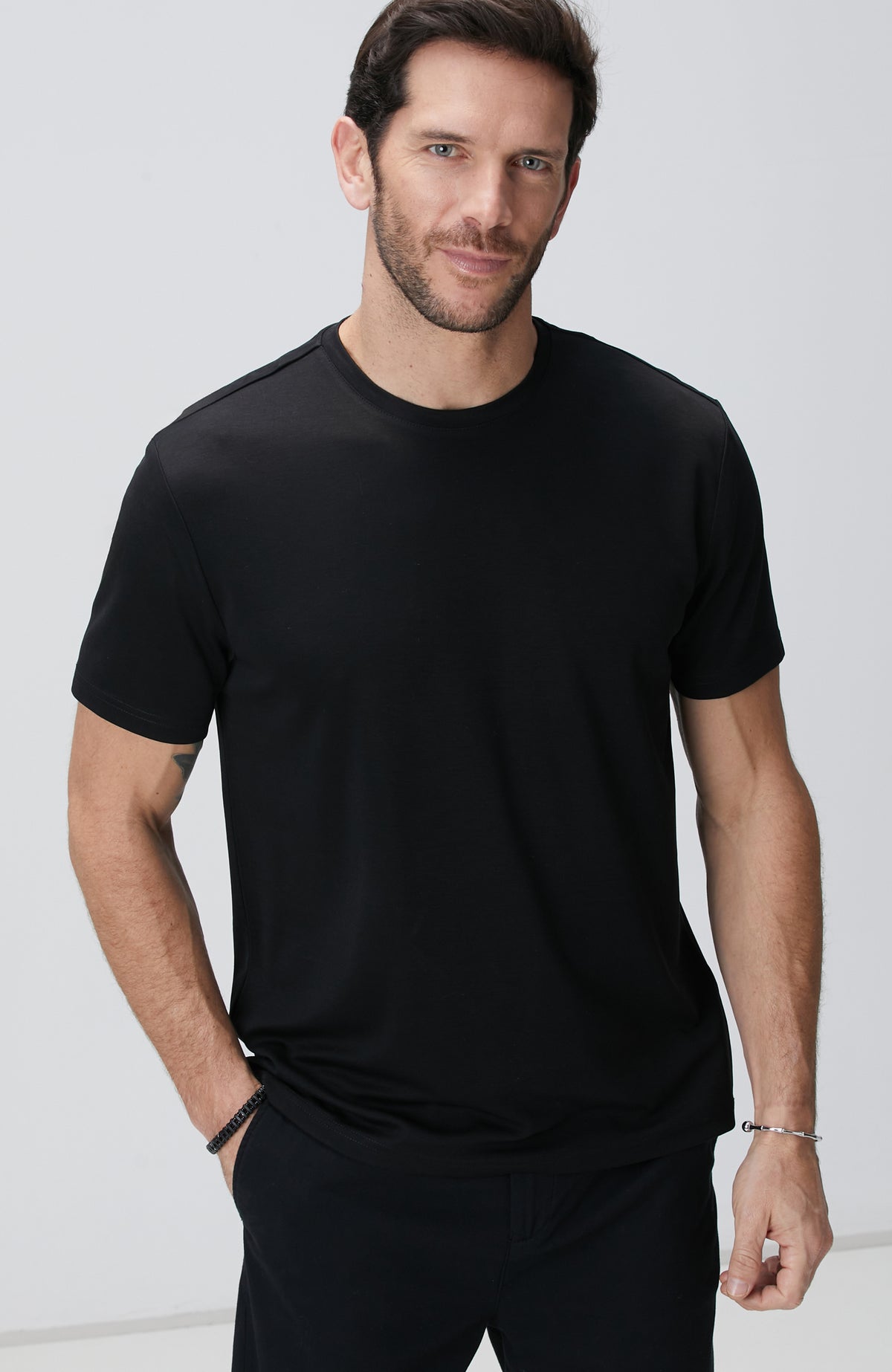 MEN'S Black Basic T-Shirt