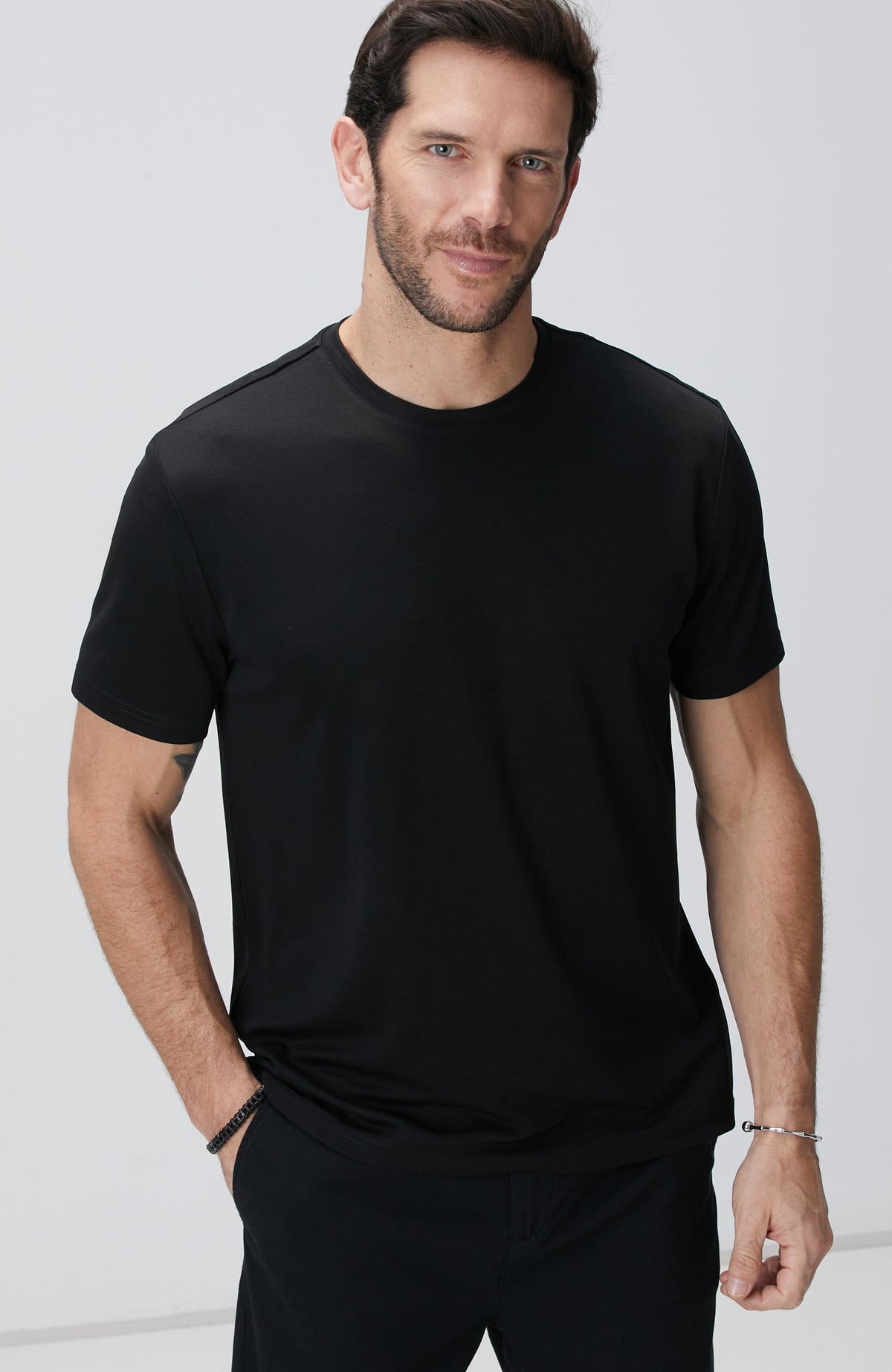 MEN'S Black Basic T-Shirt