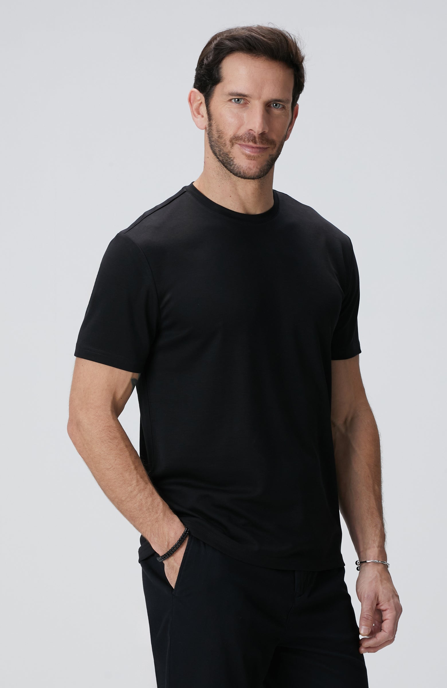 MEN'S Black Basic T-Shirt
