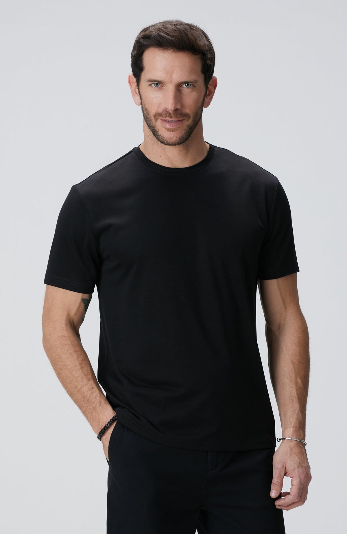 MEN'S Black Basic T-Shirt