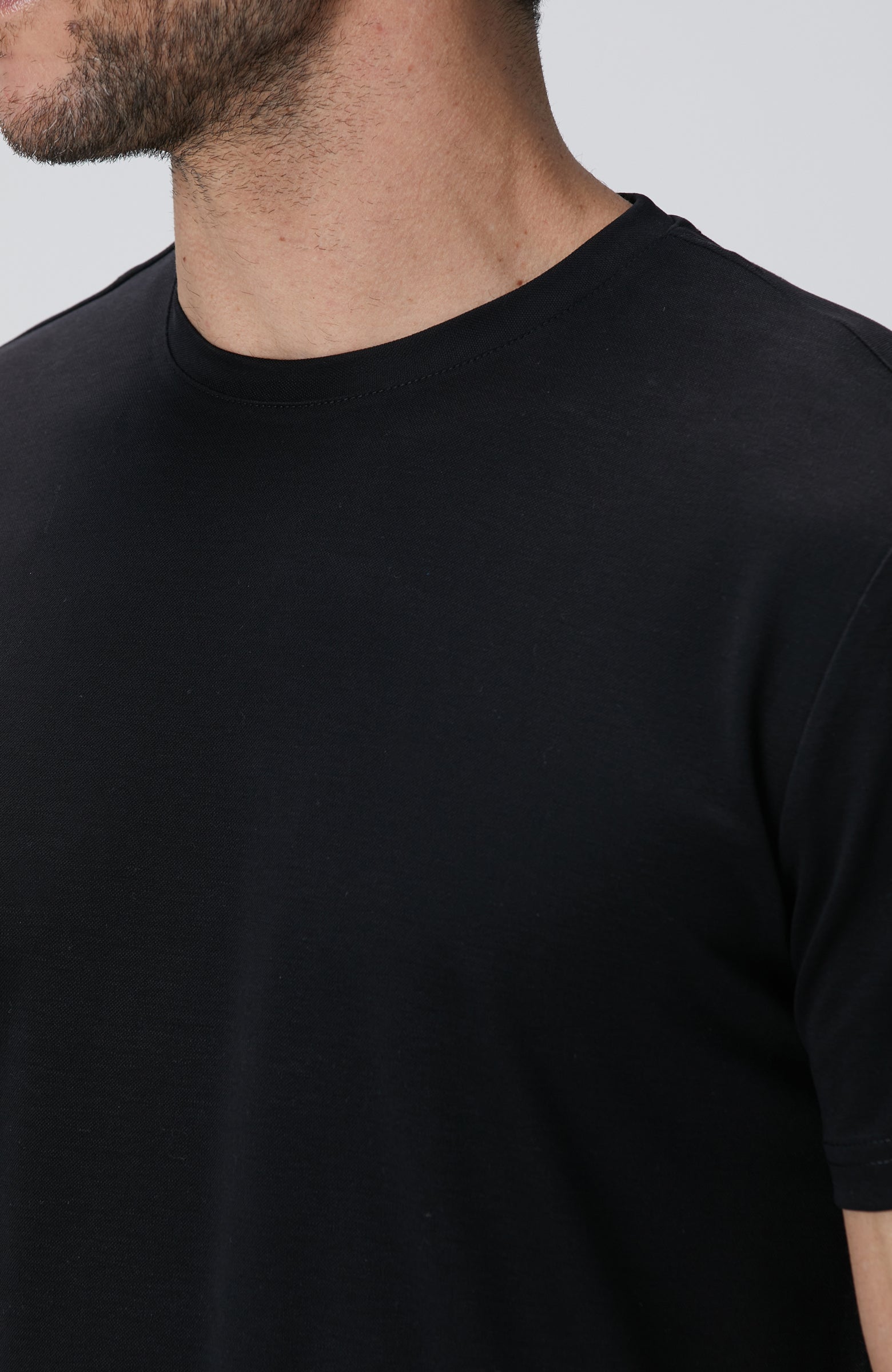 MEN'S Black Basic T-Shirt