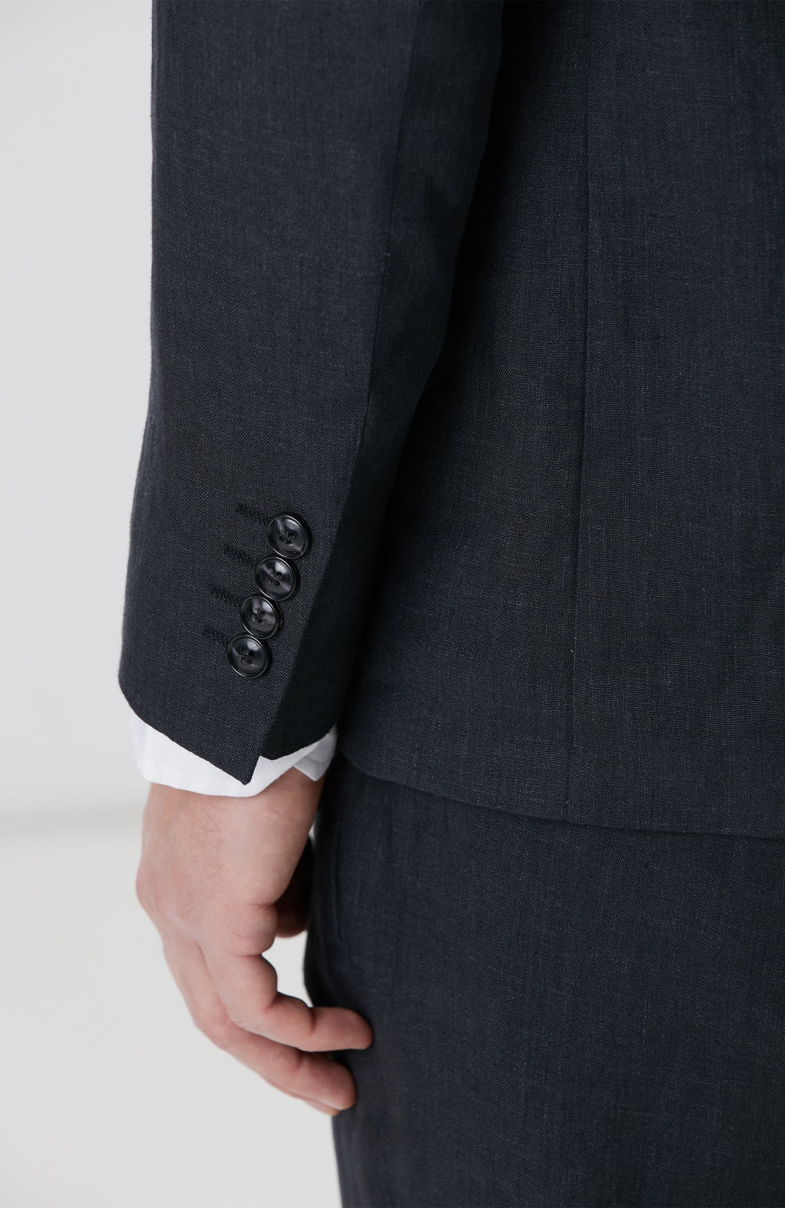 MEN'S SUIT