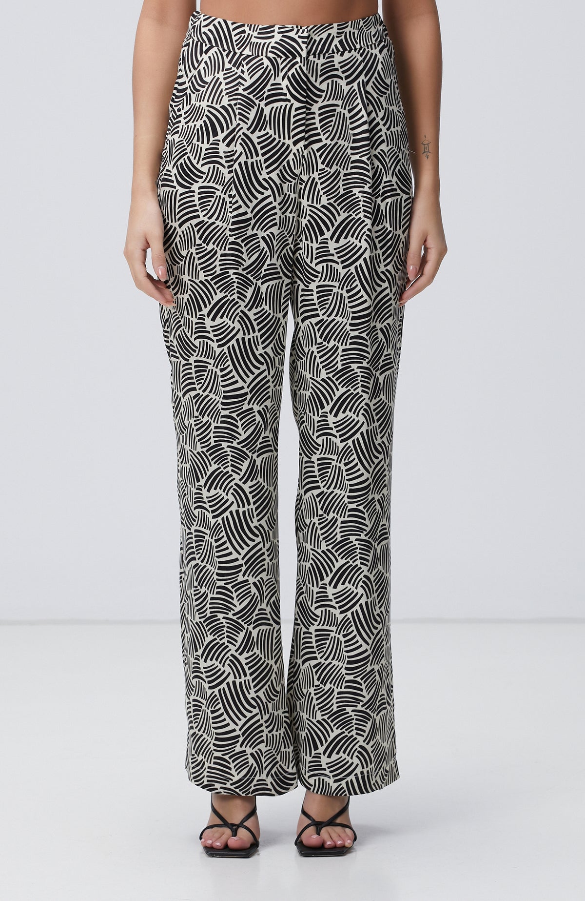 WOMEN'S Black Off-White Patterned Pants