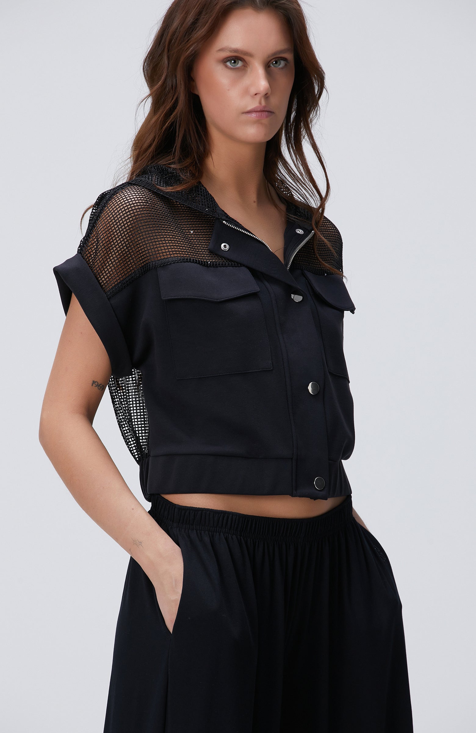 WOMEN'S Black Sweatshirt