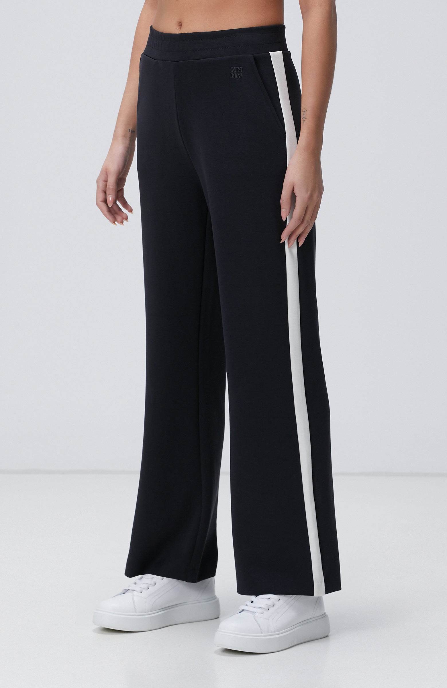 WOMEN'S Black Sweatpants