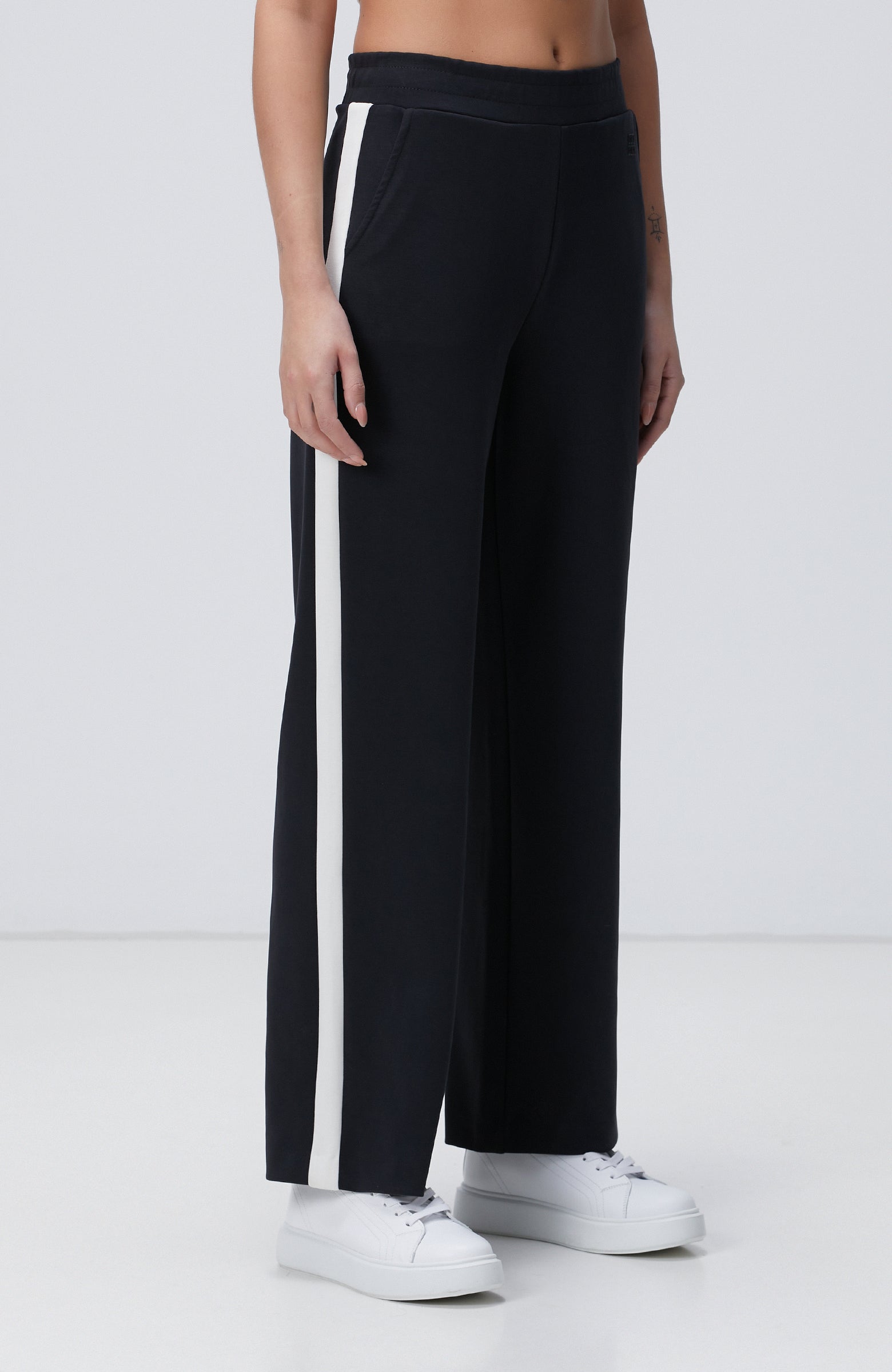 WOMEN'S Black Sweatpants