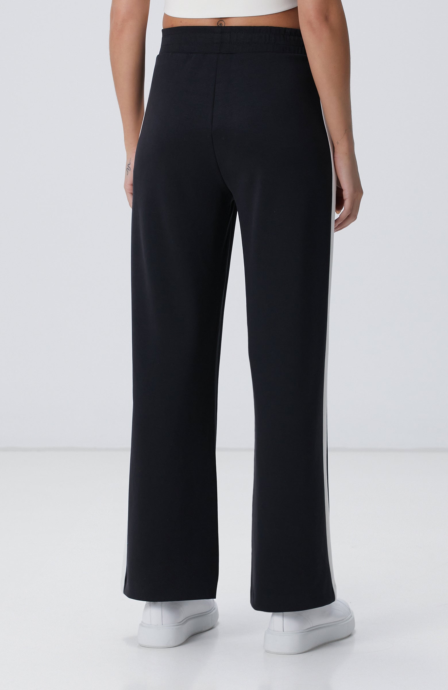 WOMEN'S Black Sweatpants