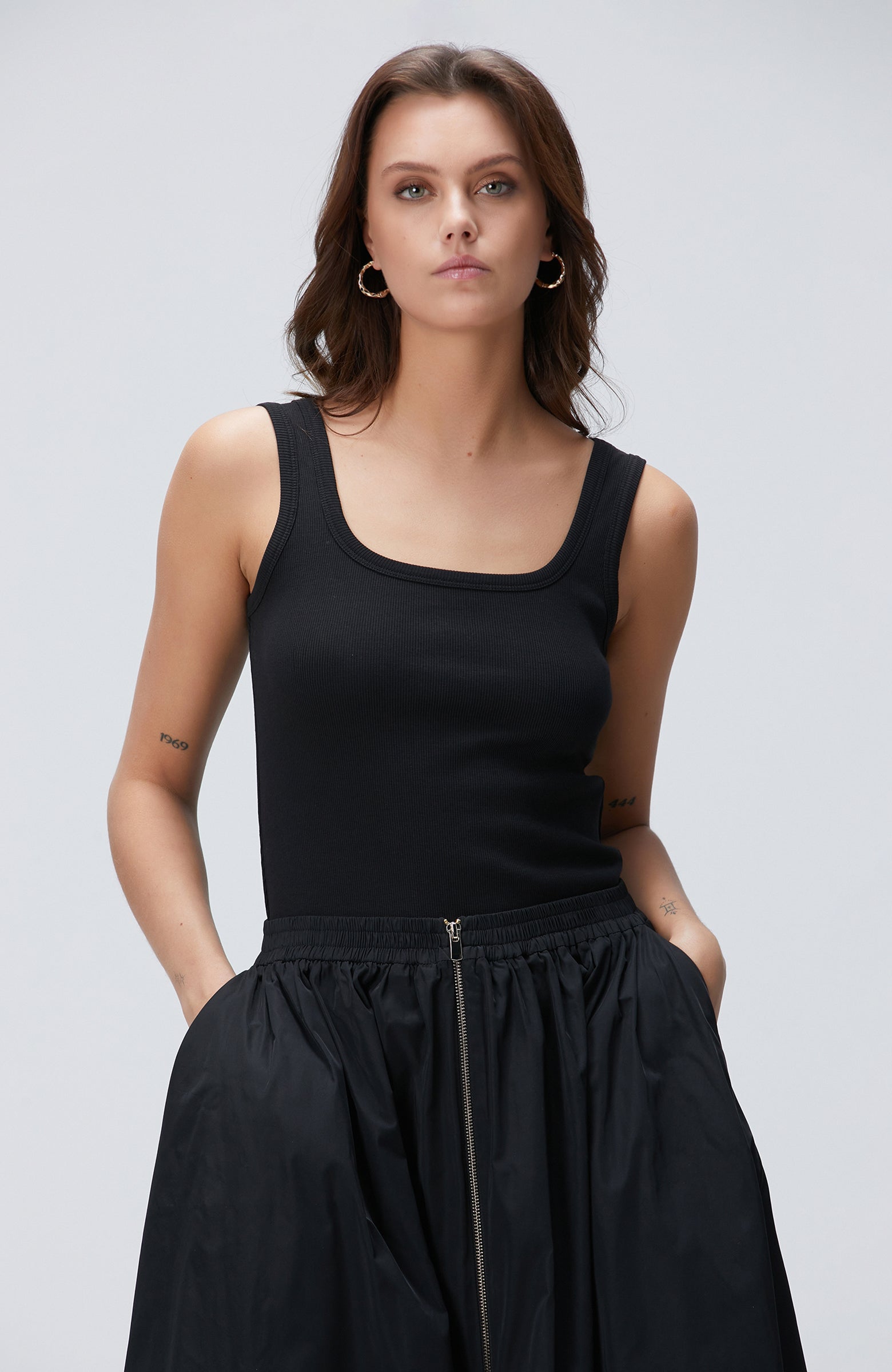 WOMEN'S Black Basic Tank Top