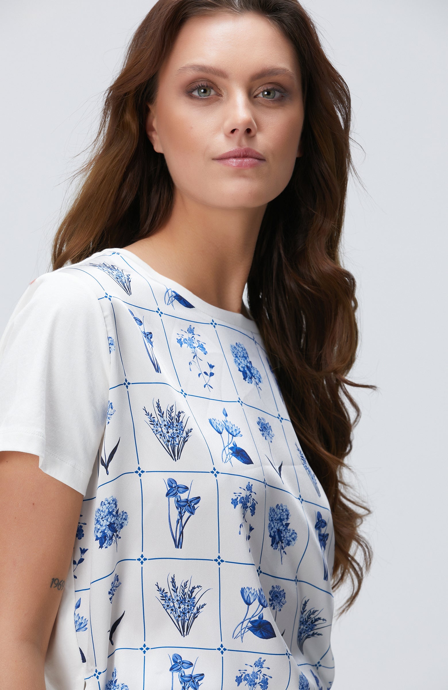 WOMEN'S Navy Blue Off-White Patterned T-Shirt