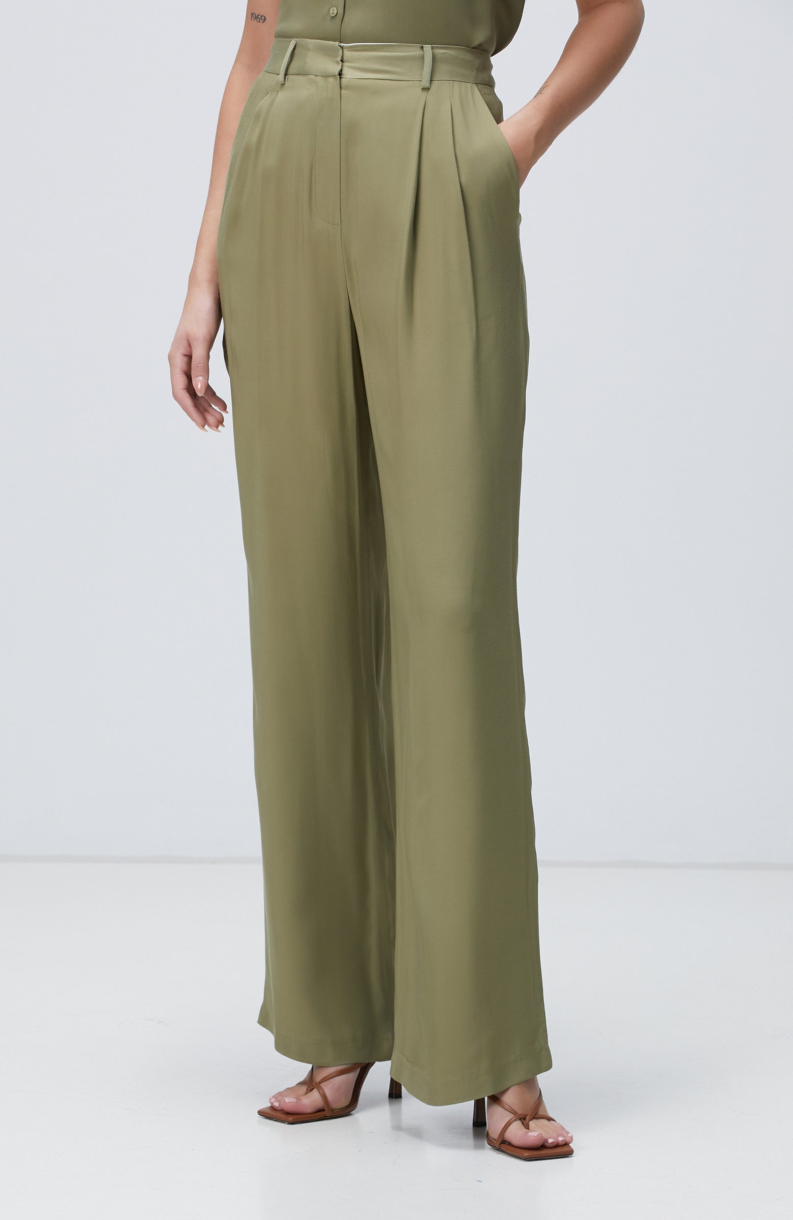 WOMEN'S Khaki Pants