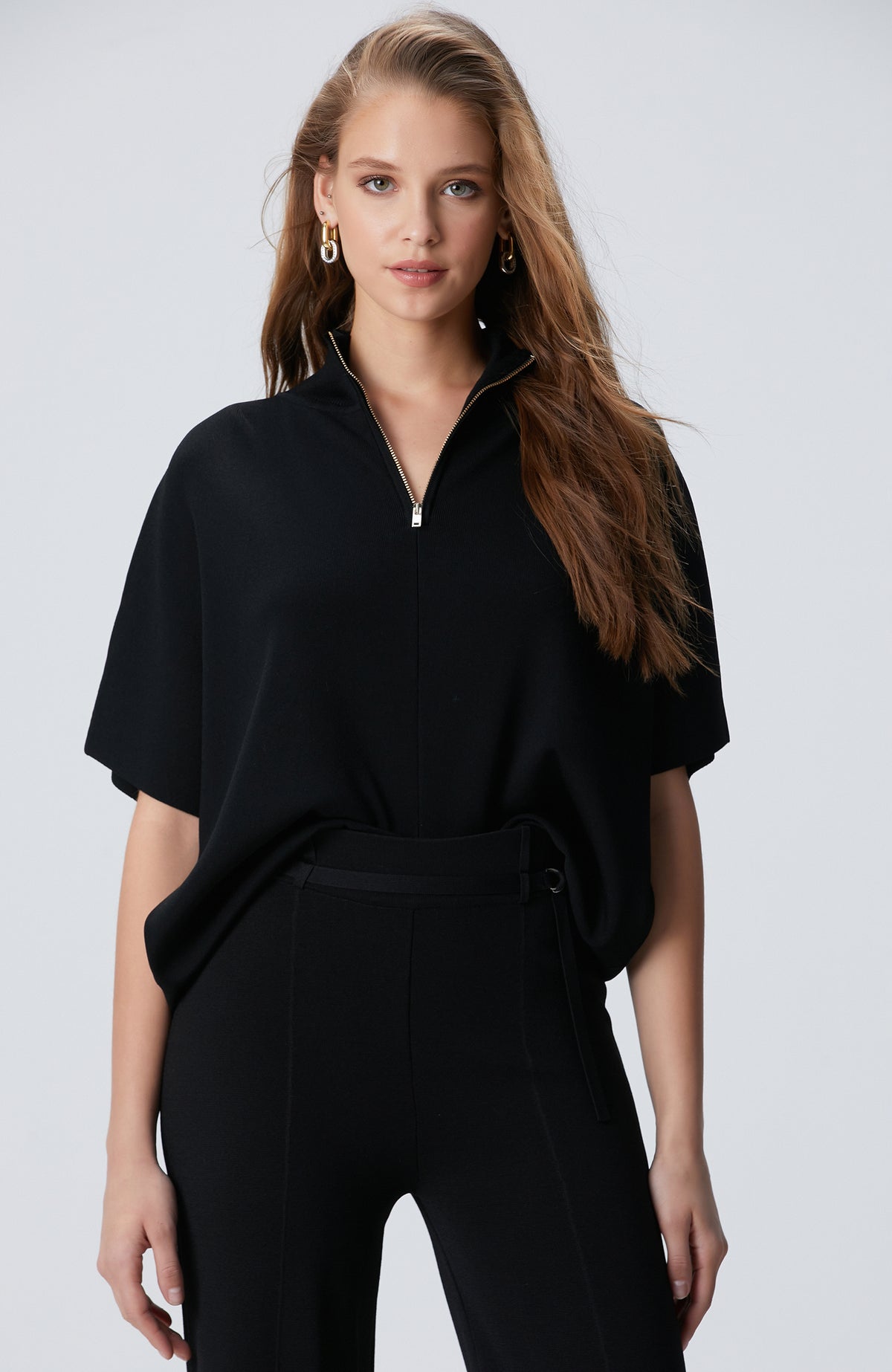 WOMEN'S Black Loose Form Basic Knit Sweater