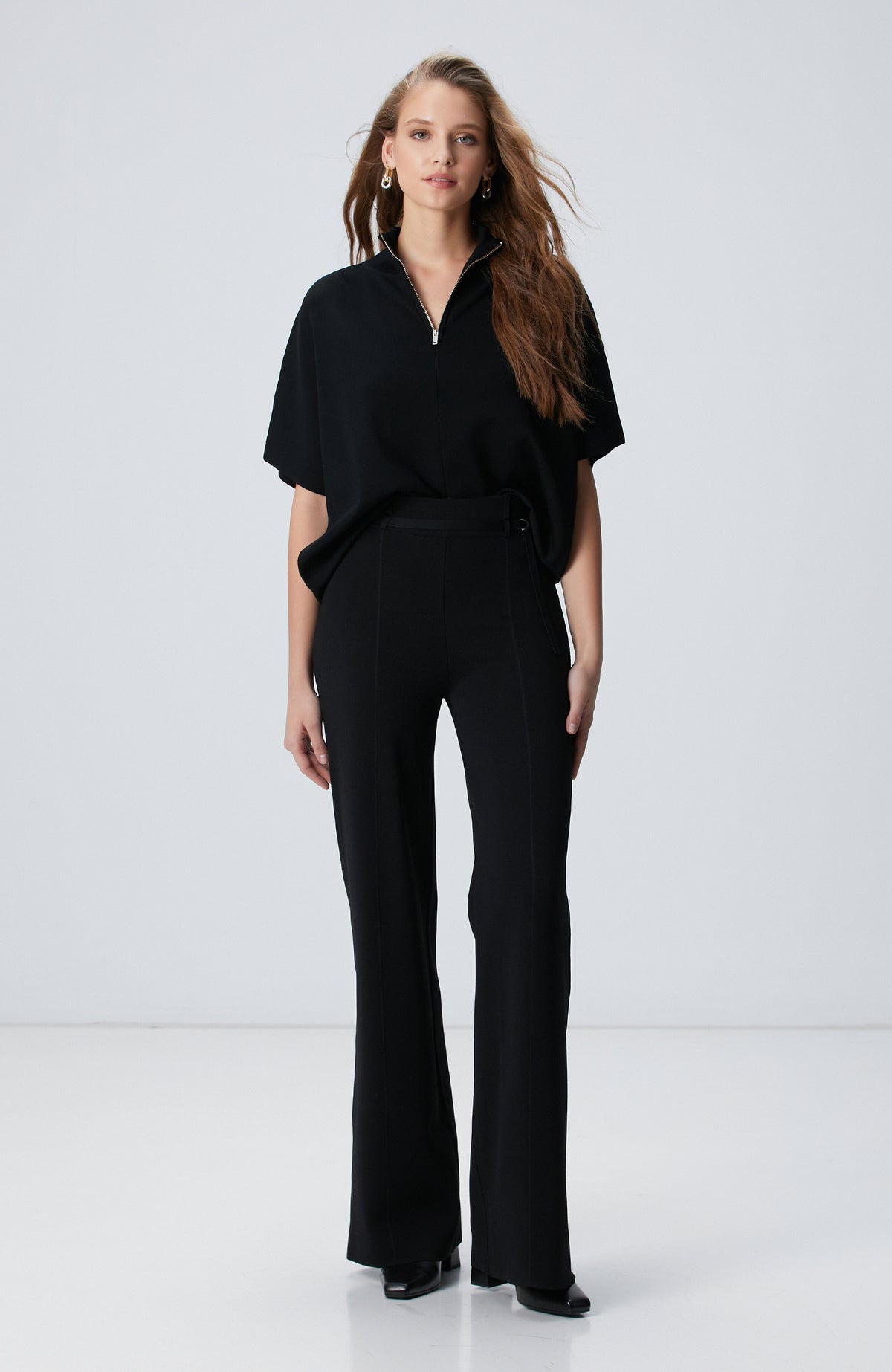 WOMEN'S Black Loose Form Basic Knit Sweater