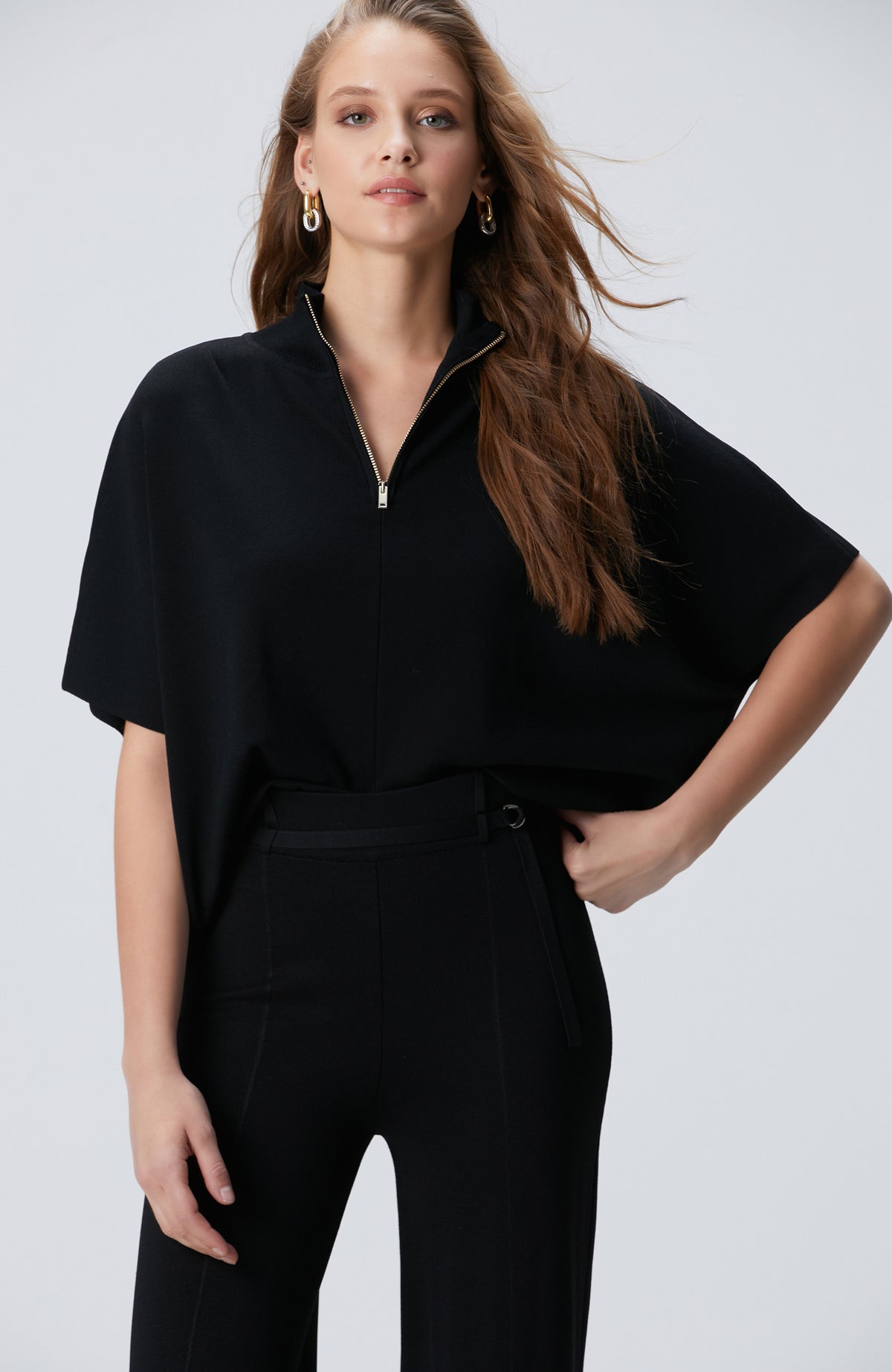 WOMEN'S Black Loose Form Basic Knit Sweater