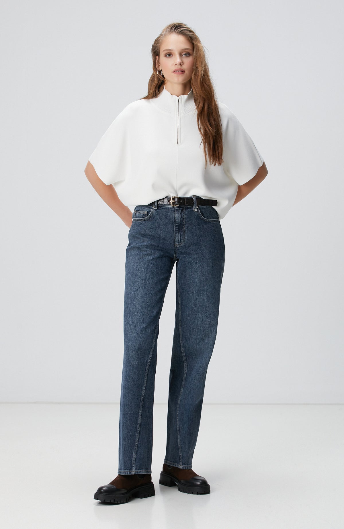 WOMEN'S Off-White Loose Form Basic Knit Sweater