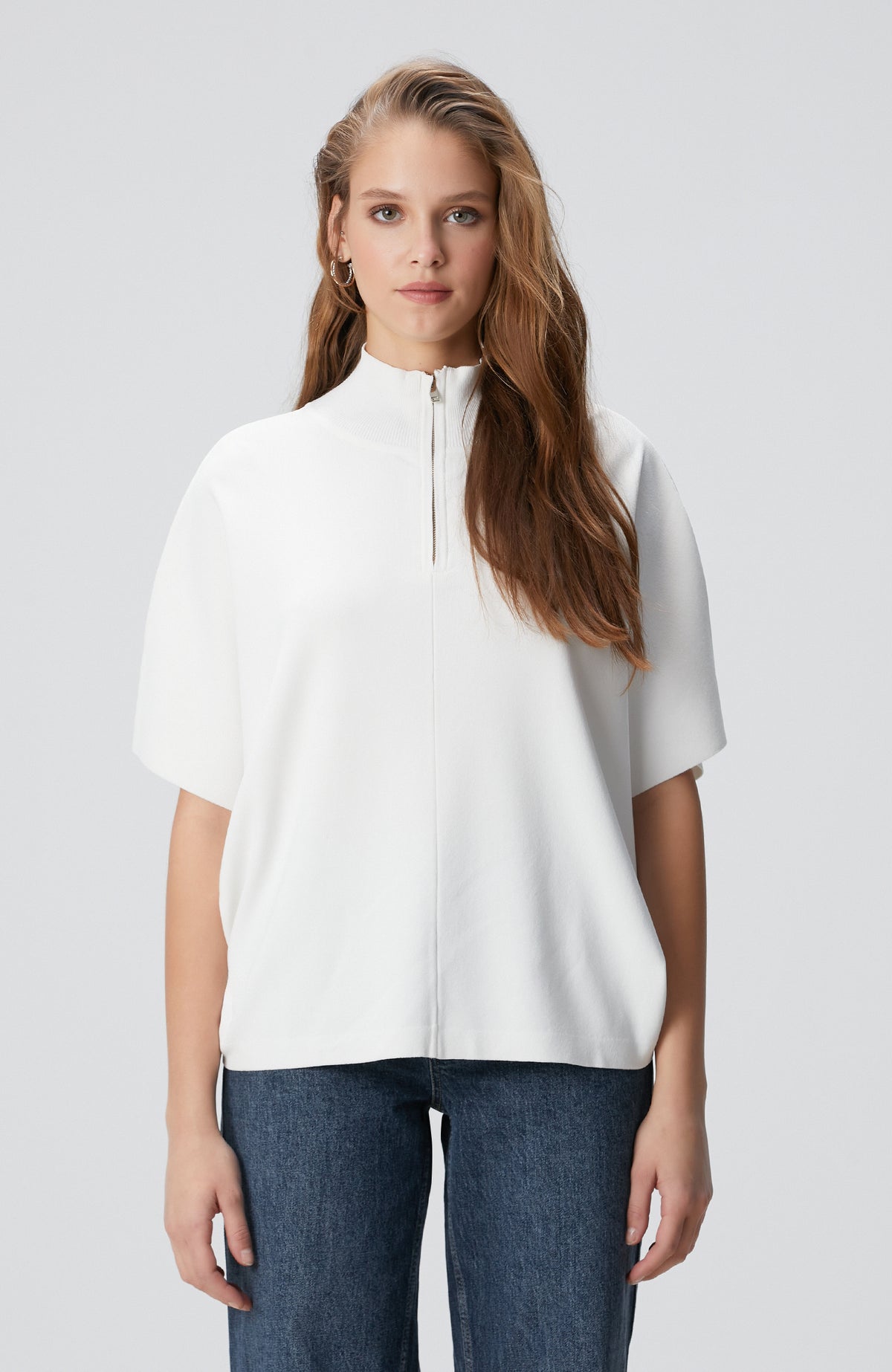 WOMEN'S Off-White Loose Form Basic Knit Sweater